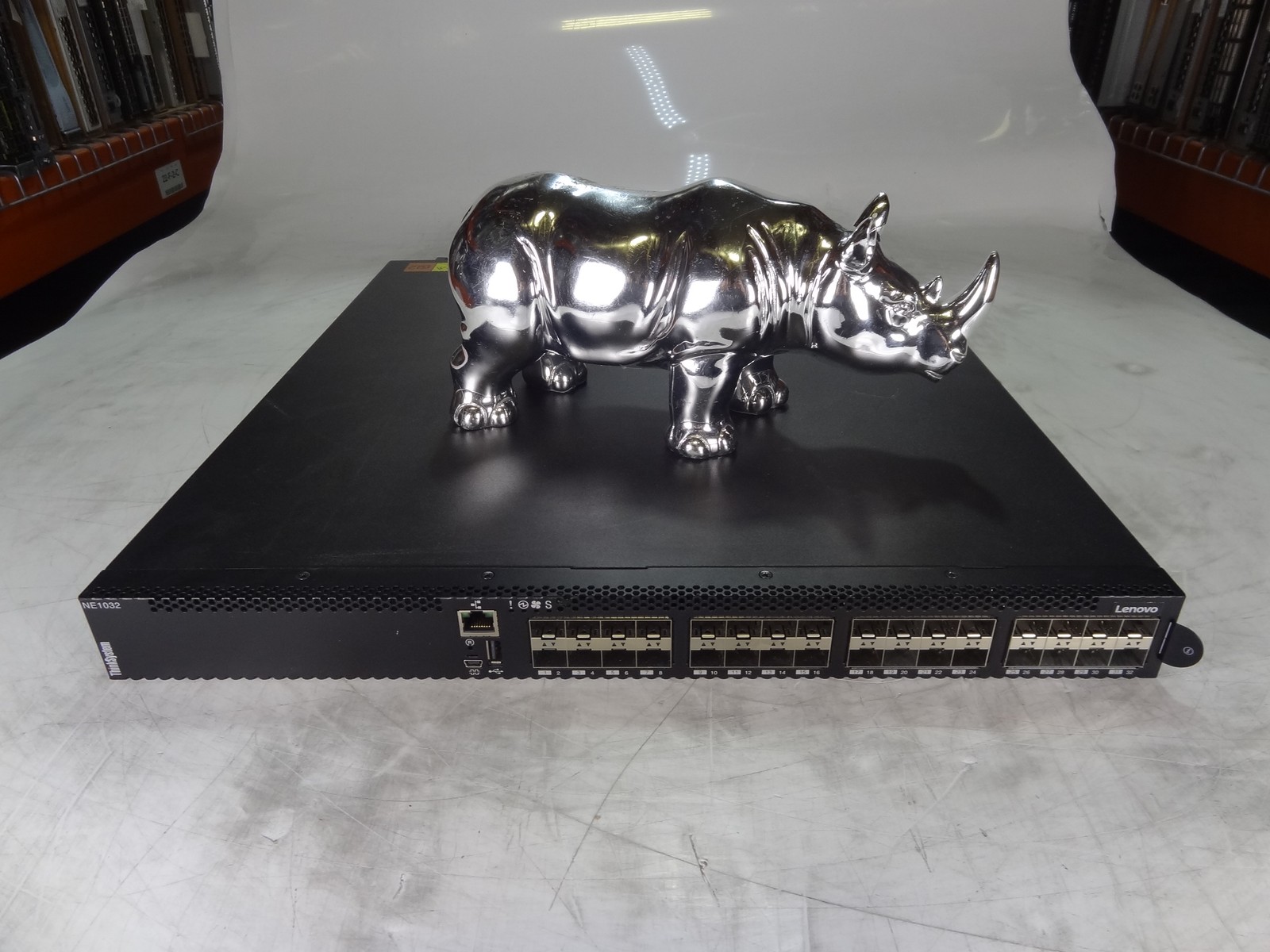 00YK770 LENOVO THINKSYSTEM RACK SWITCH NE1032