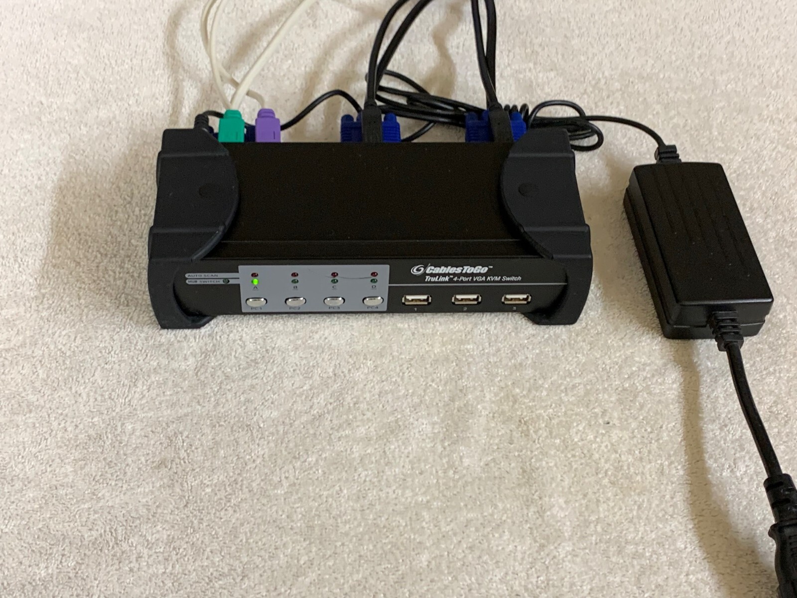 TruLink® 4-Port VGA/USB 2.0 KVM Switch - Cables To Go