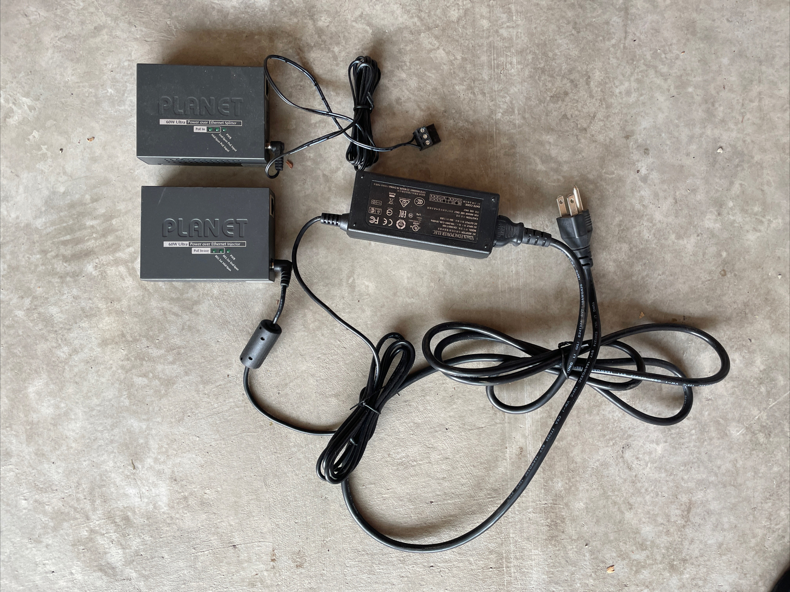POE-171 Single-Port 10/100/1000Mbps Ultra PoE Injector (60 Watts) Power Adapter
