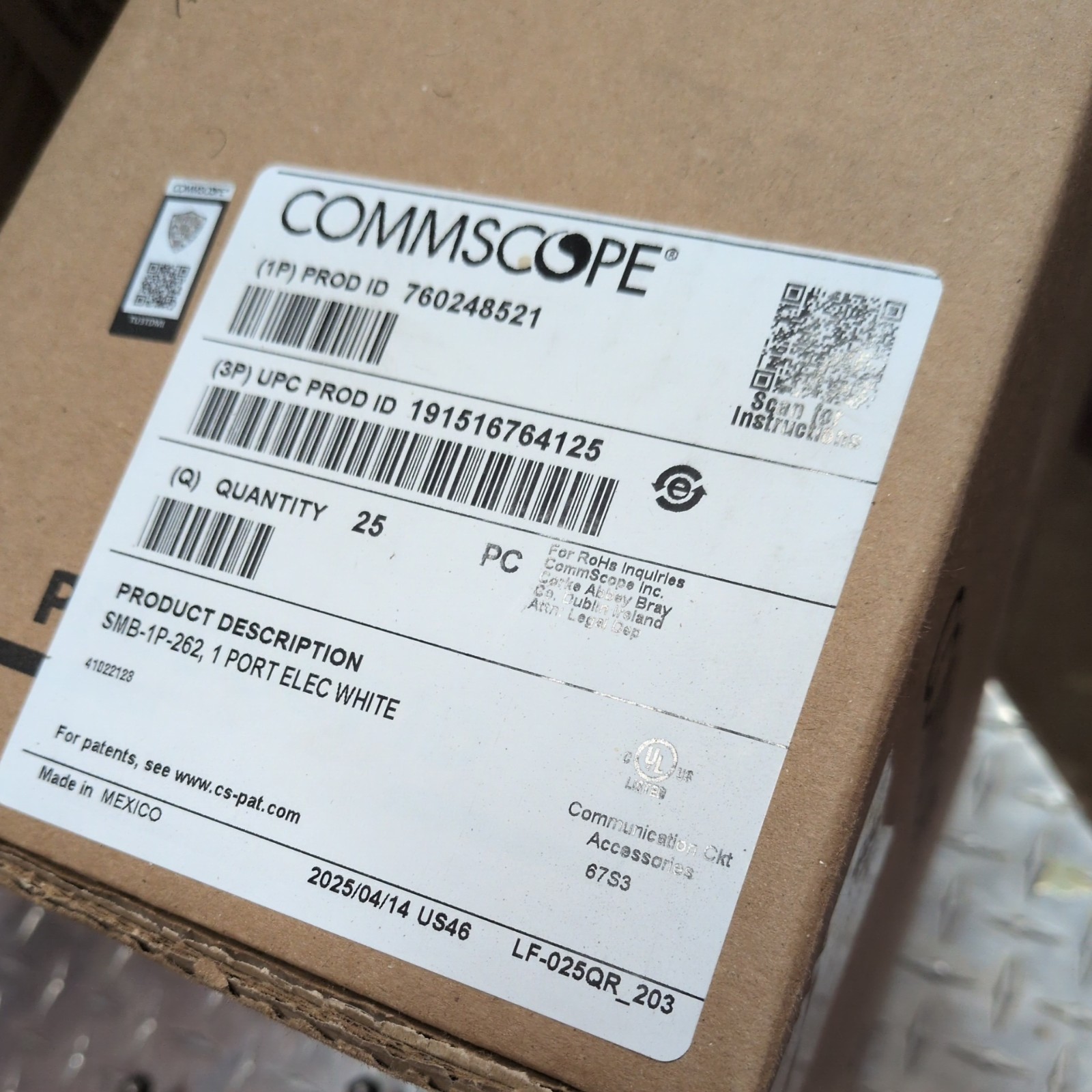 CommScope 760248521 | Surface Mount Box, universal, one portwhite Box Of 25, 596