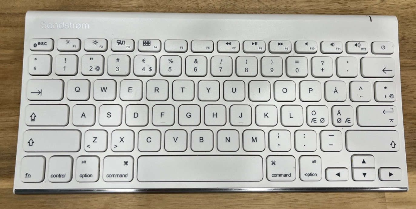 Sandstrom SKBWHBT16 Bluetooth Keyboard - Used,  Nordic layout