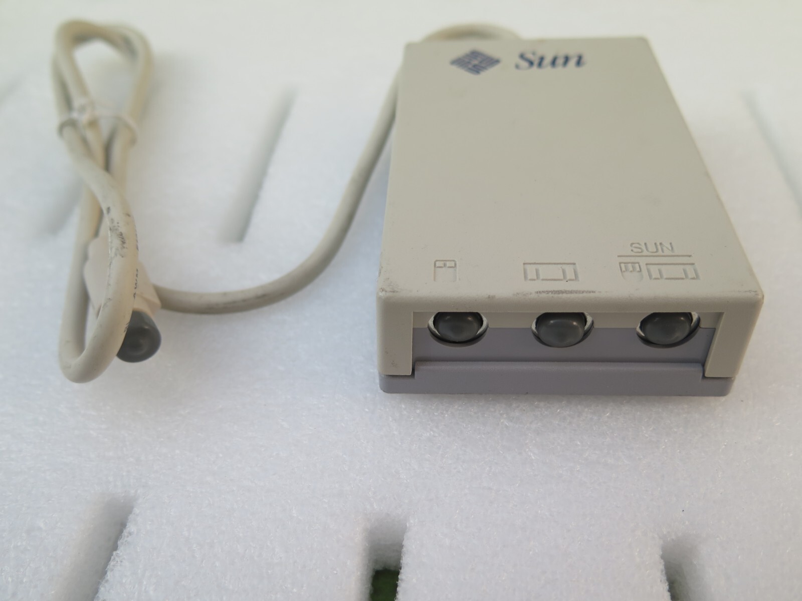 SUN 370-2068  MiniDIN-to-PS/2-keyboard&mouse KVM Adapter Interface Converter