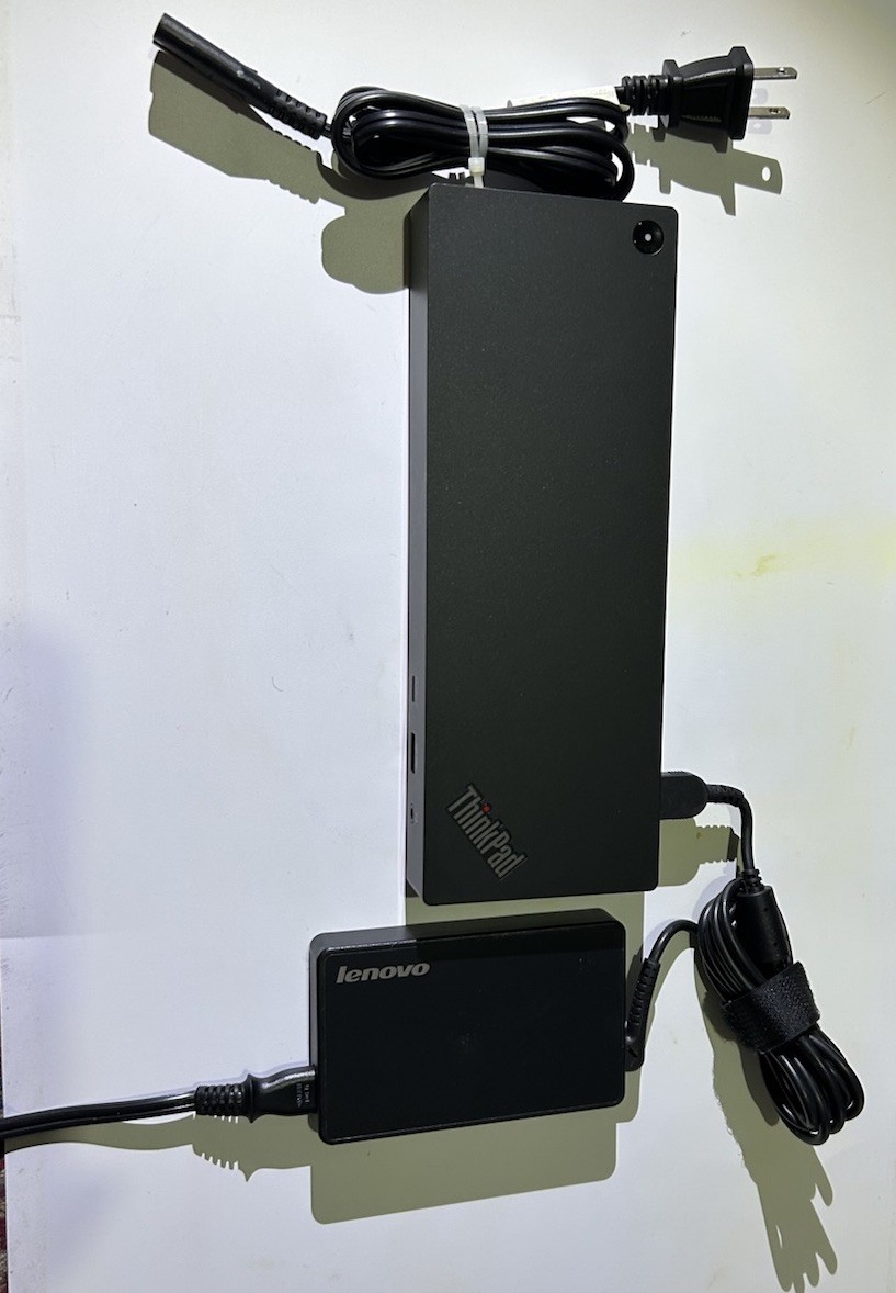 Lenovo ThinkPad Thunderbolt 4 Workstation Dock - Black/Red, US Plug (40B00300US)