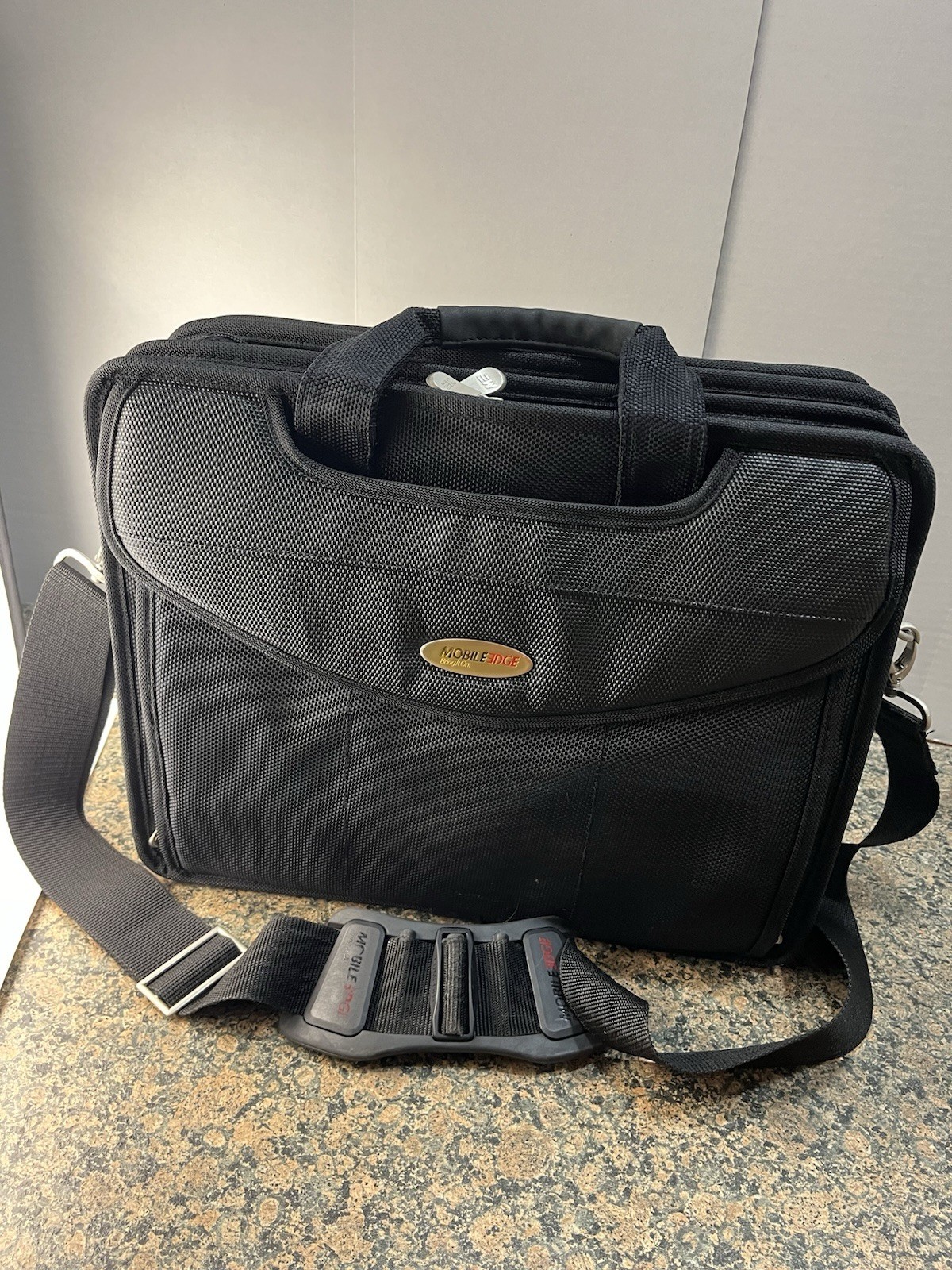 Mobile Edge Carrying Case (Briefcase) for 16" Laptop Notebook Black Ultra V-Load