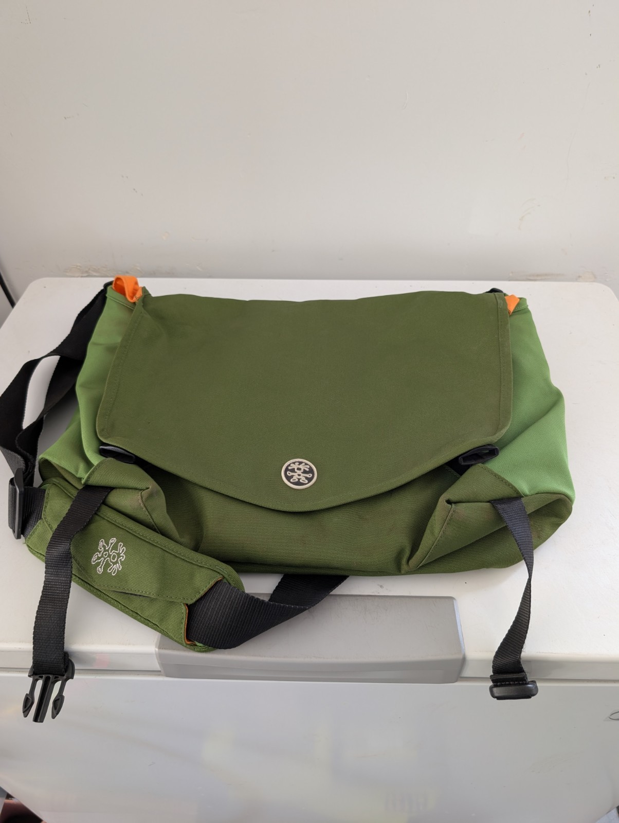 Crumpler The Dreadful Embarrassment Laptop Satchel Bag. Largest Size. 