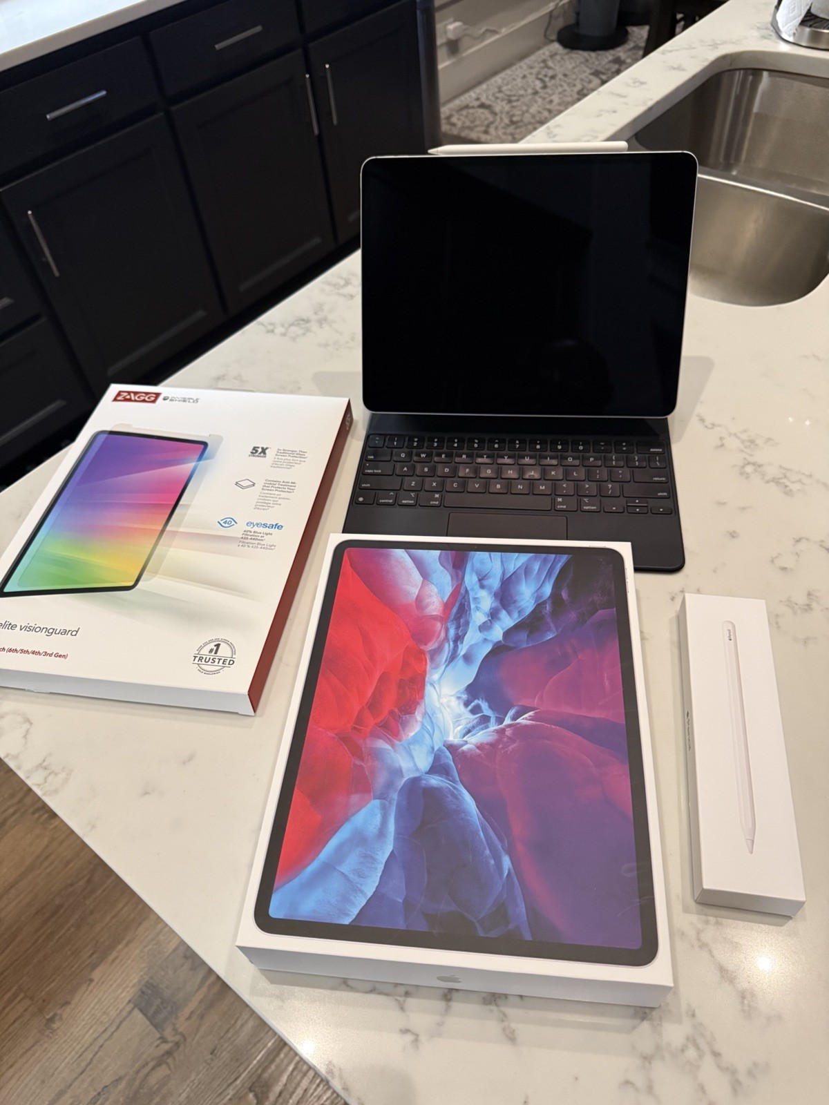Apple iPad Pro 12.9” 4th Gen 1TB + Magic Keyboard + Apple Pencil + Zagg Bundle