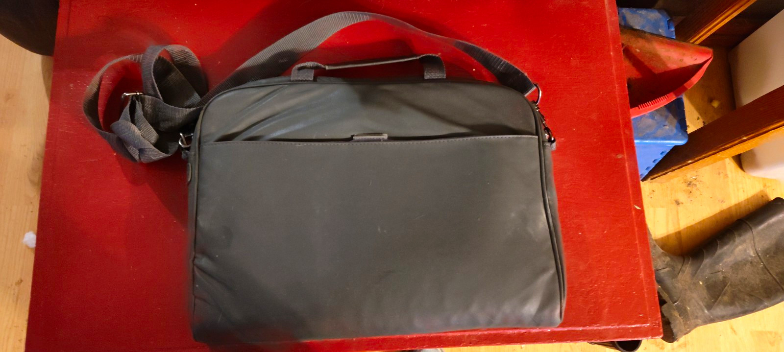 Gray Padded Nylon Laptop/Briefcase Shoulder Bag, Alligator Pattern, 3 pockets.