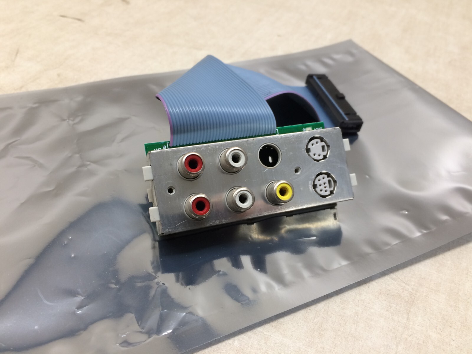 Apple 820-0609-A Back Audio Ports