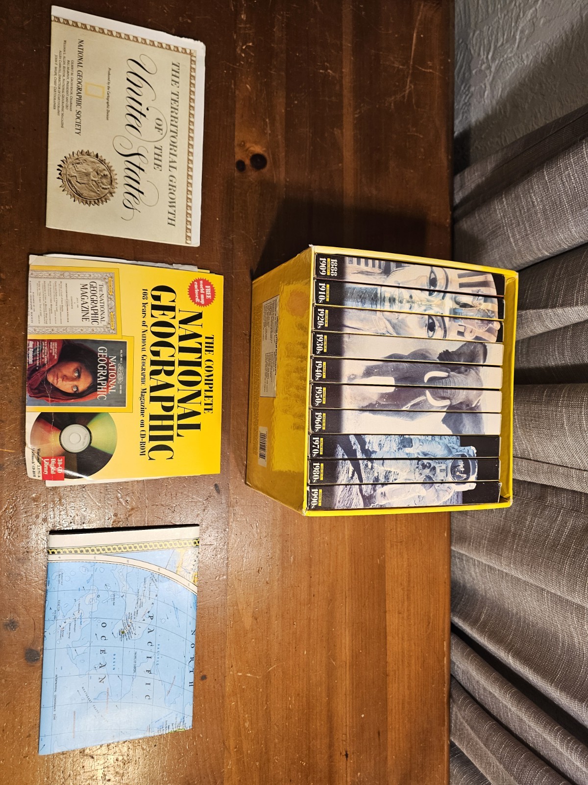 The Complete National Geographic 109 Years on CD-ROM. Boxed Set with Maps