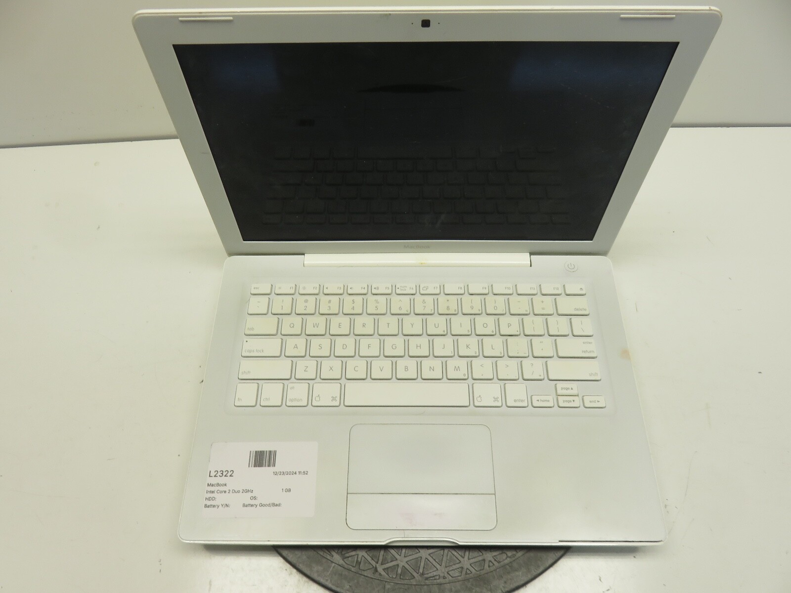 Apple MacBook A1181 13.3 Laptop Intel Core 2 Duo 2 GHz 1 GB NO HDD NO BAT