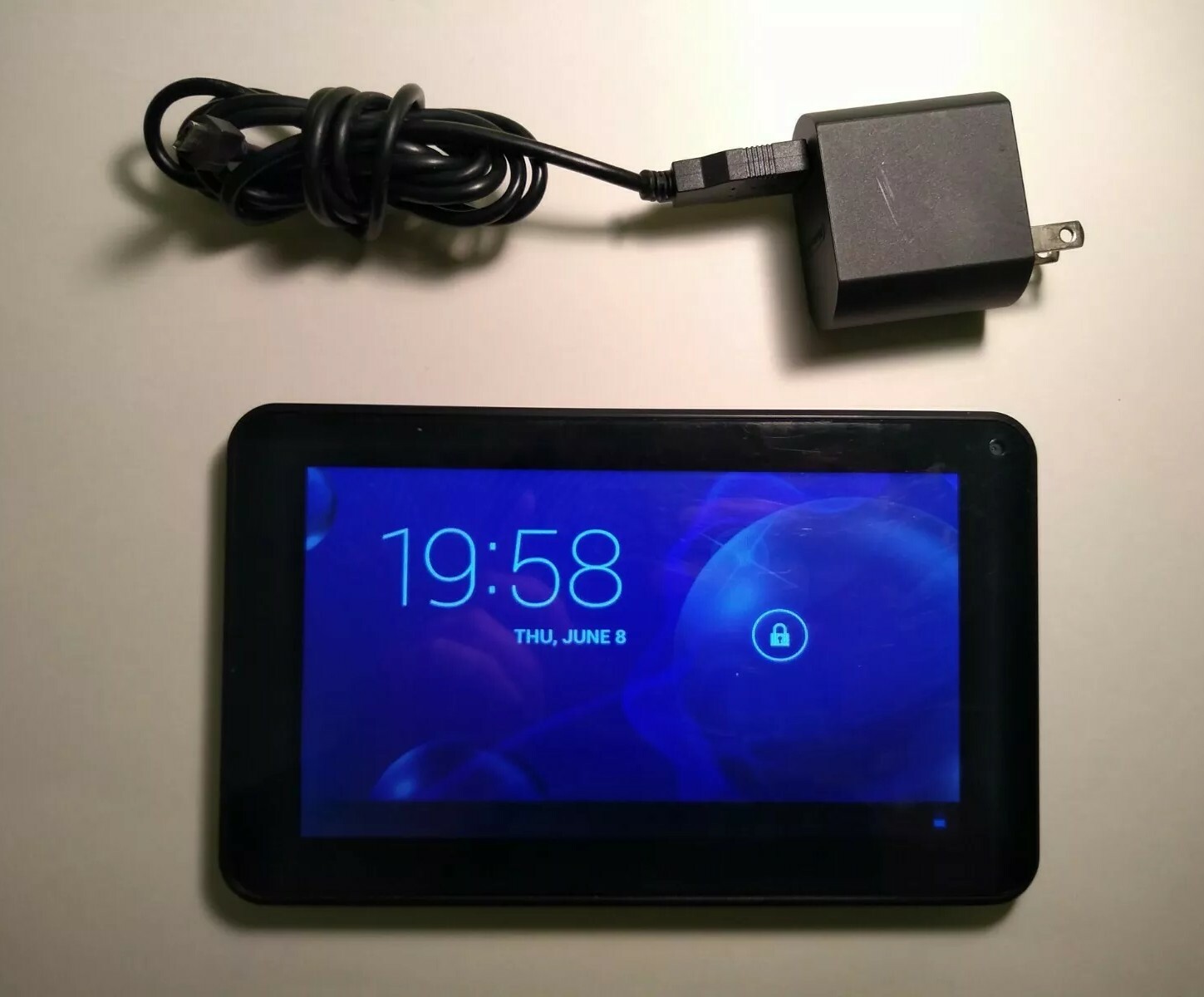 Azpen A700 8 Inch Quad Core Android 8.1 OS Tablet With Power Cord TESTED MINT