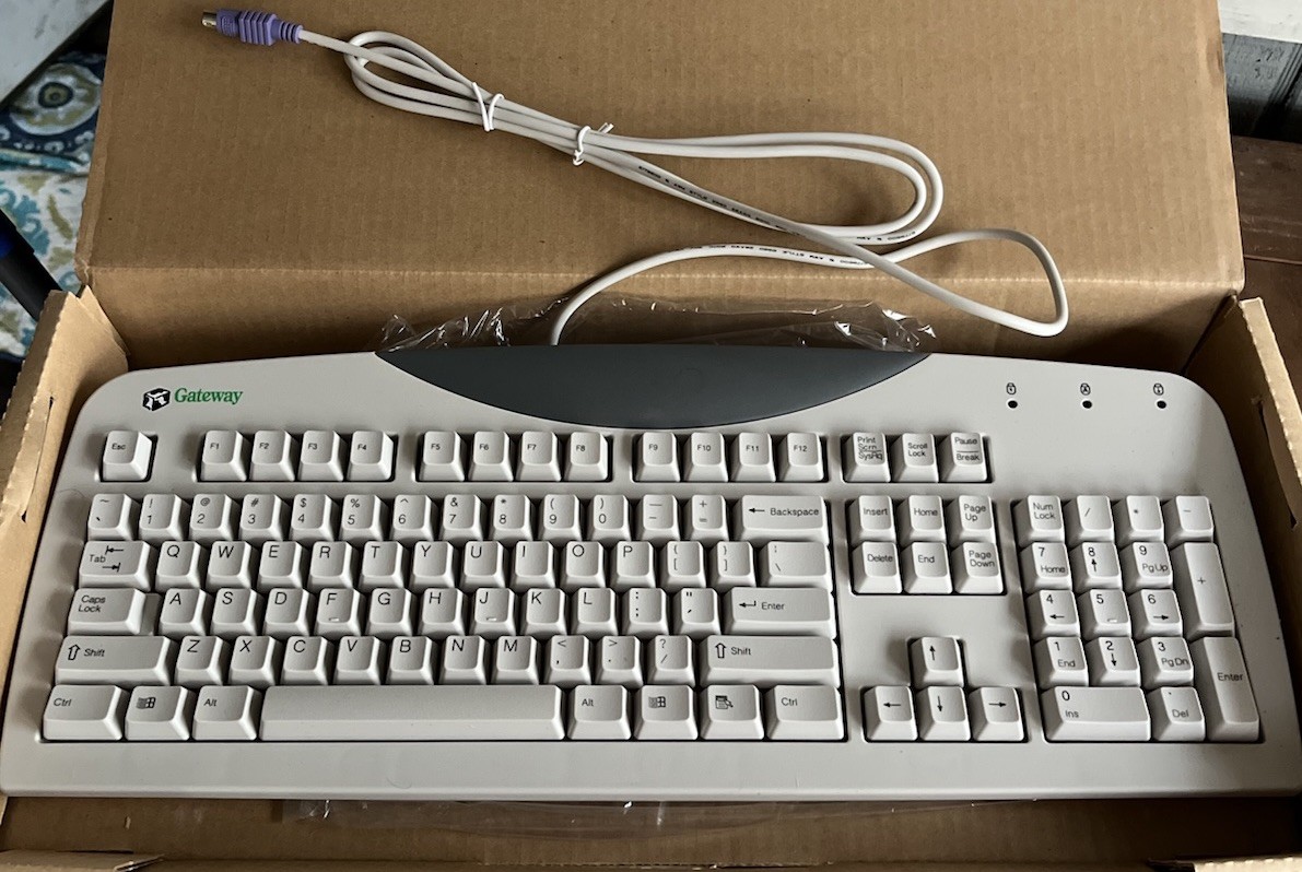 Vintage 2002 Gateway Clicky Keyboard 7003271 Model SK-9921 PS/2 Connector