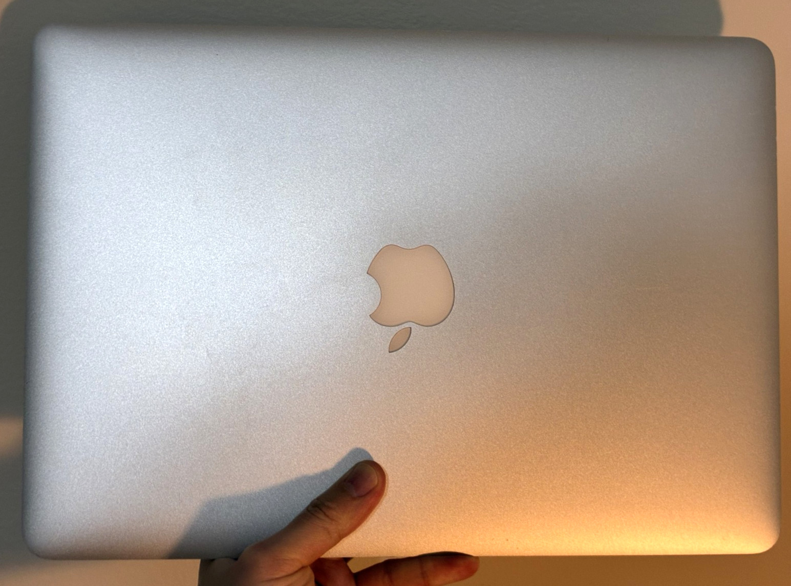Mac Book Air 13" 2017 in Good Condition bundle with Charger