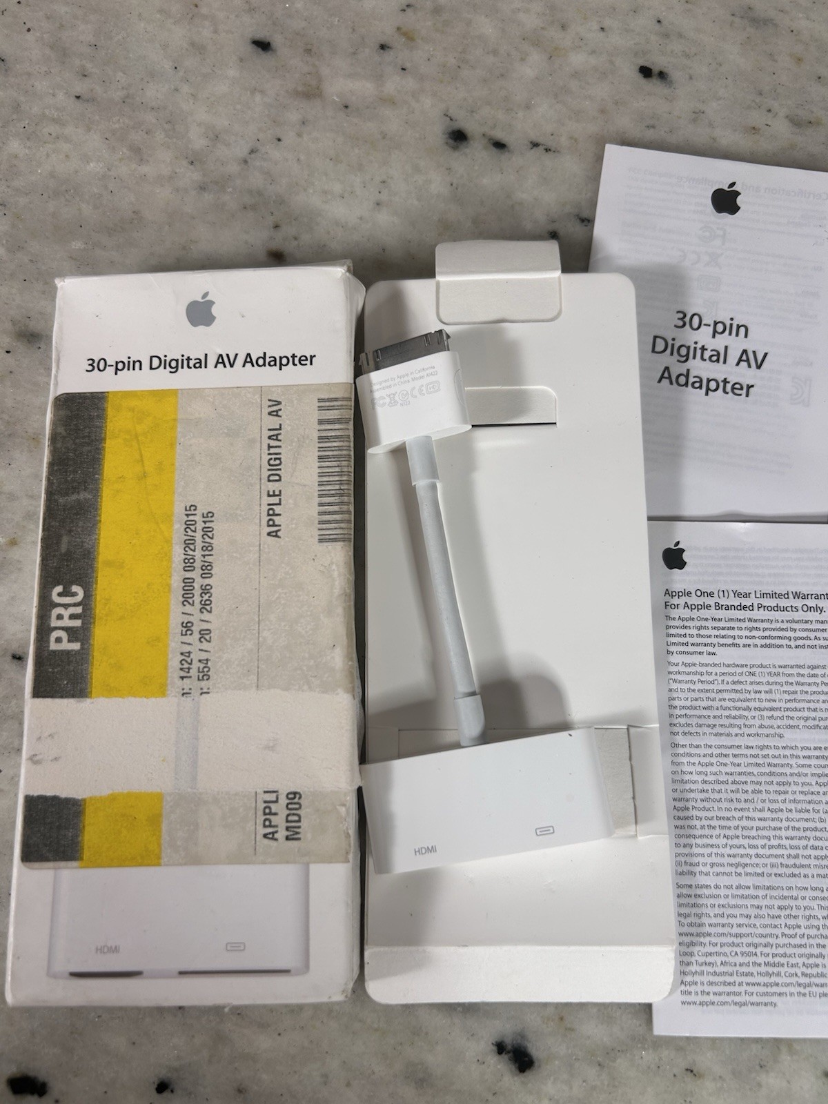 Apple 30-Pin Digital AV Adapter MD098ZM/A HDMI Original Box and Accessories