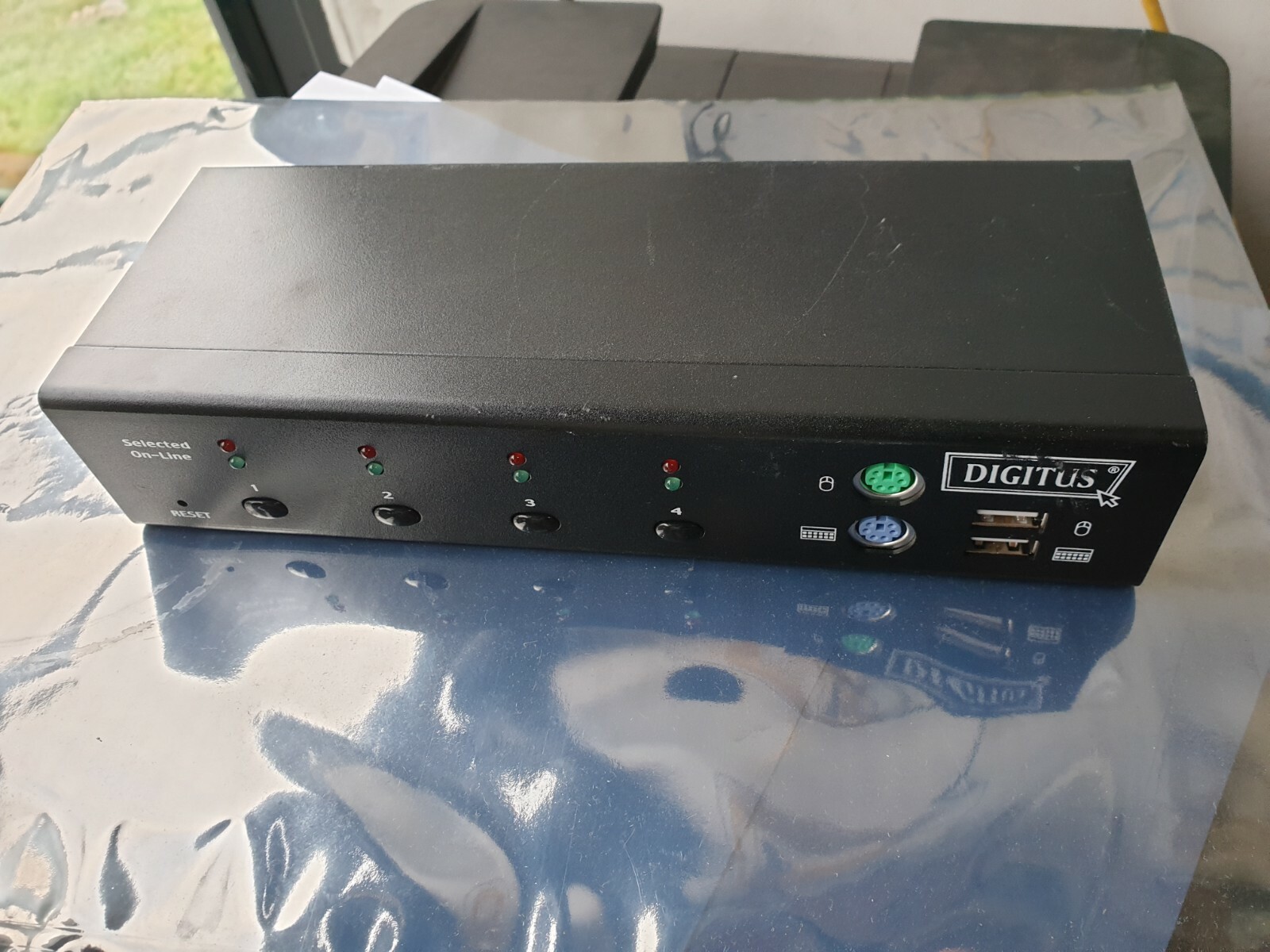 DIGITUS DC-12202-1 4 PORT COMBO KVM SWITCH  (IN9S2)