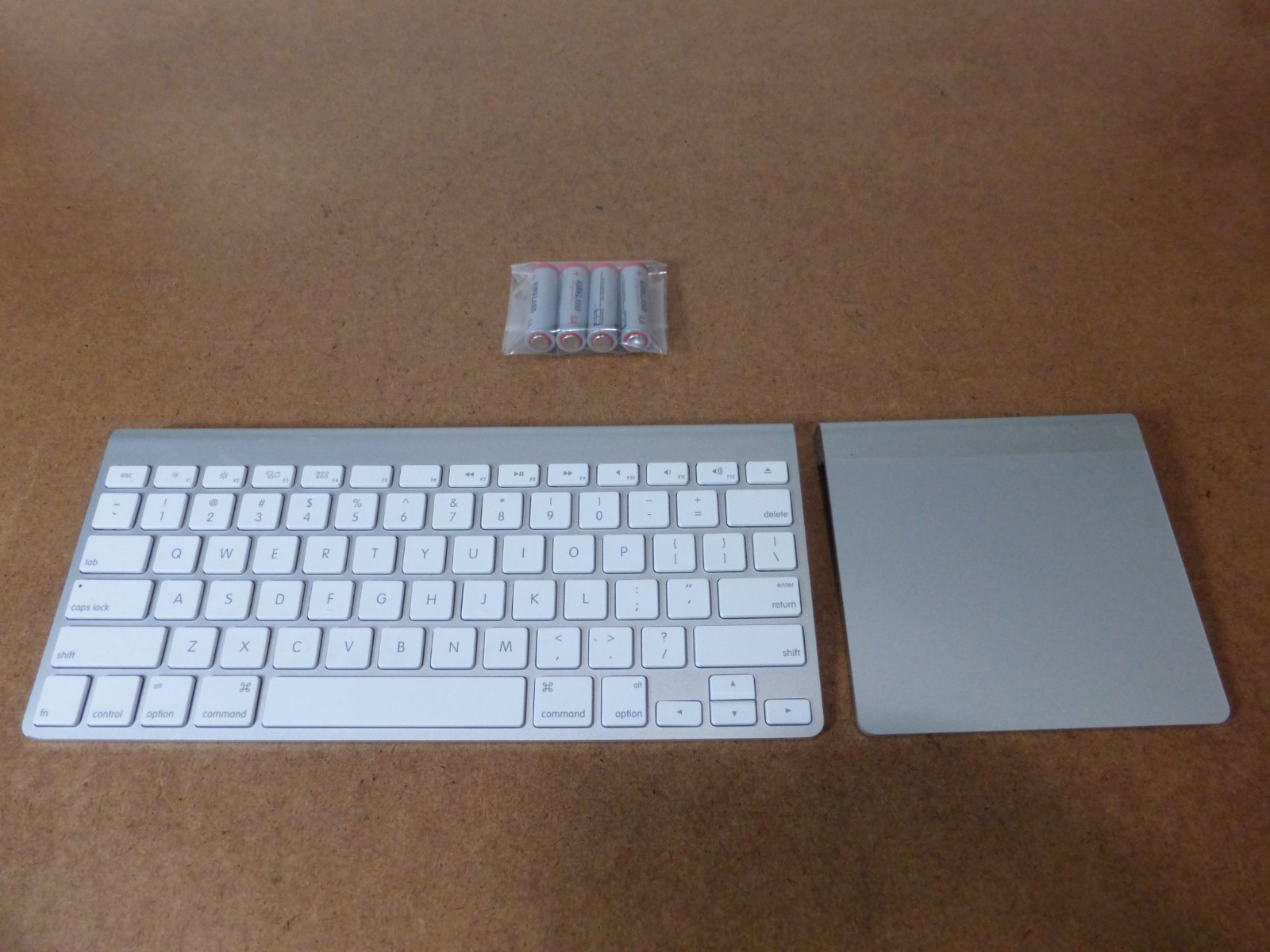 Genuine Apple A1314 Bluetooth Wireless Keyboard & A1339 Trackpad ~ Mac, iPad