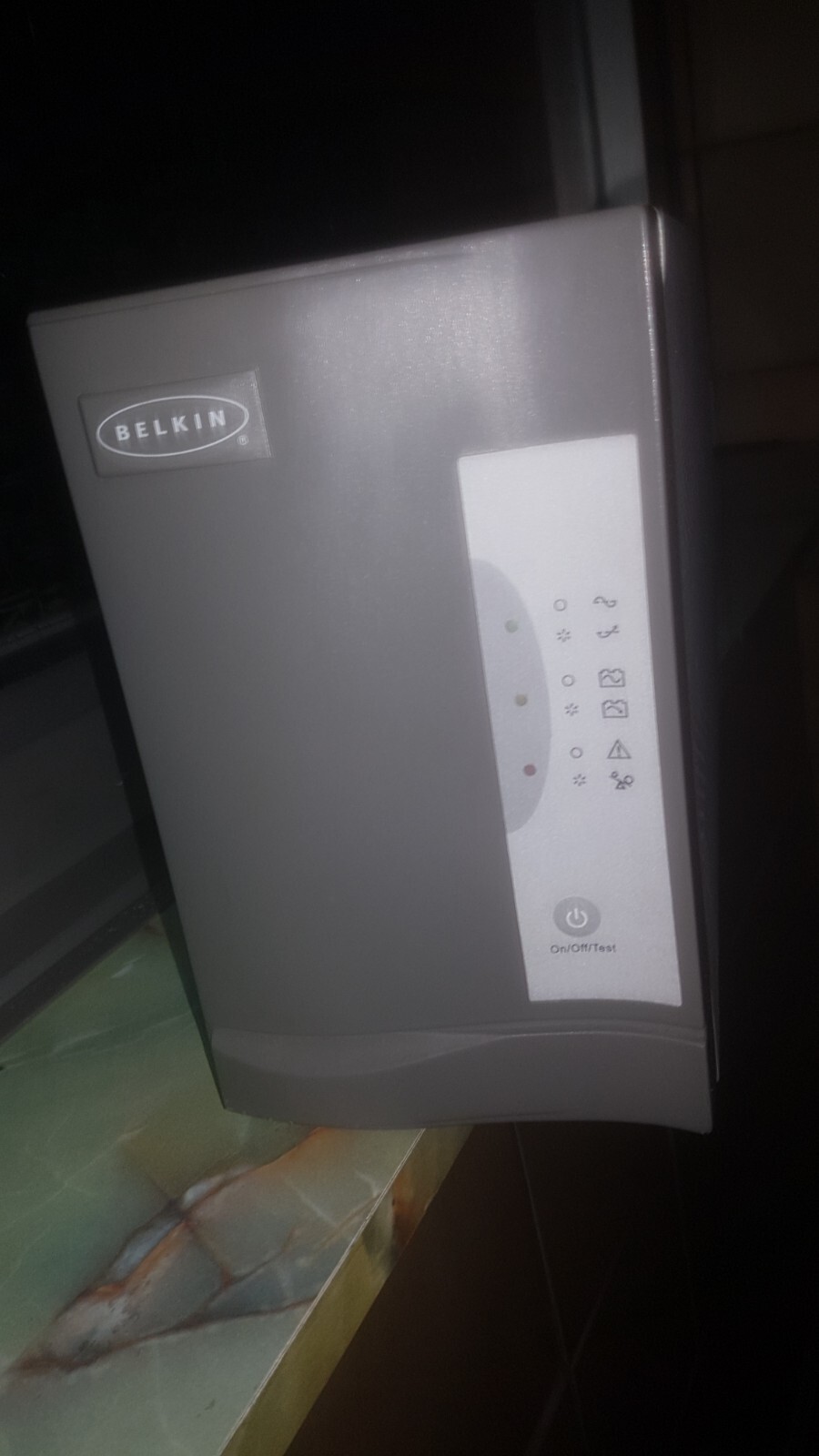 BELKIN F6C800ev UNV - PC BATTERY POWER SUPPLY