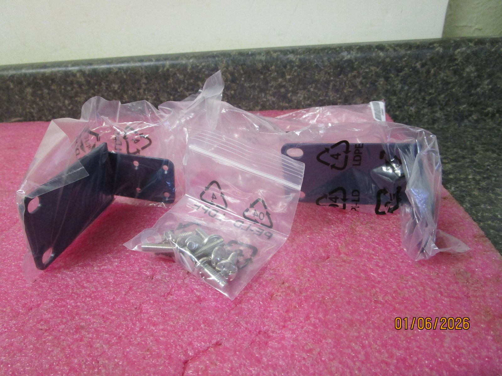NEW (2) NETGEAR ProSafe JGS516 JGS516v2 JGS516PE Rack Mount Kit  / Rack Ears