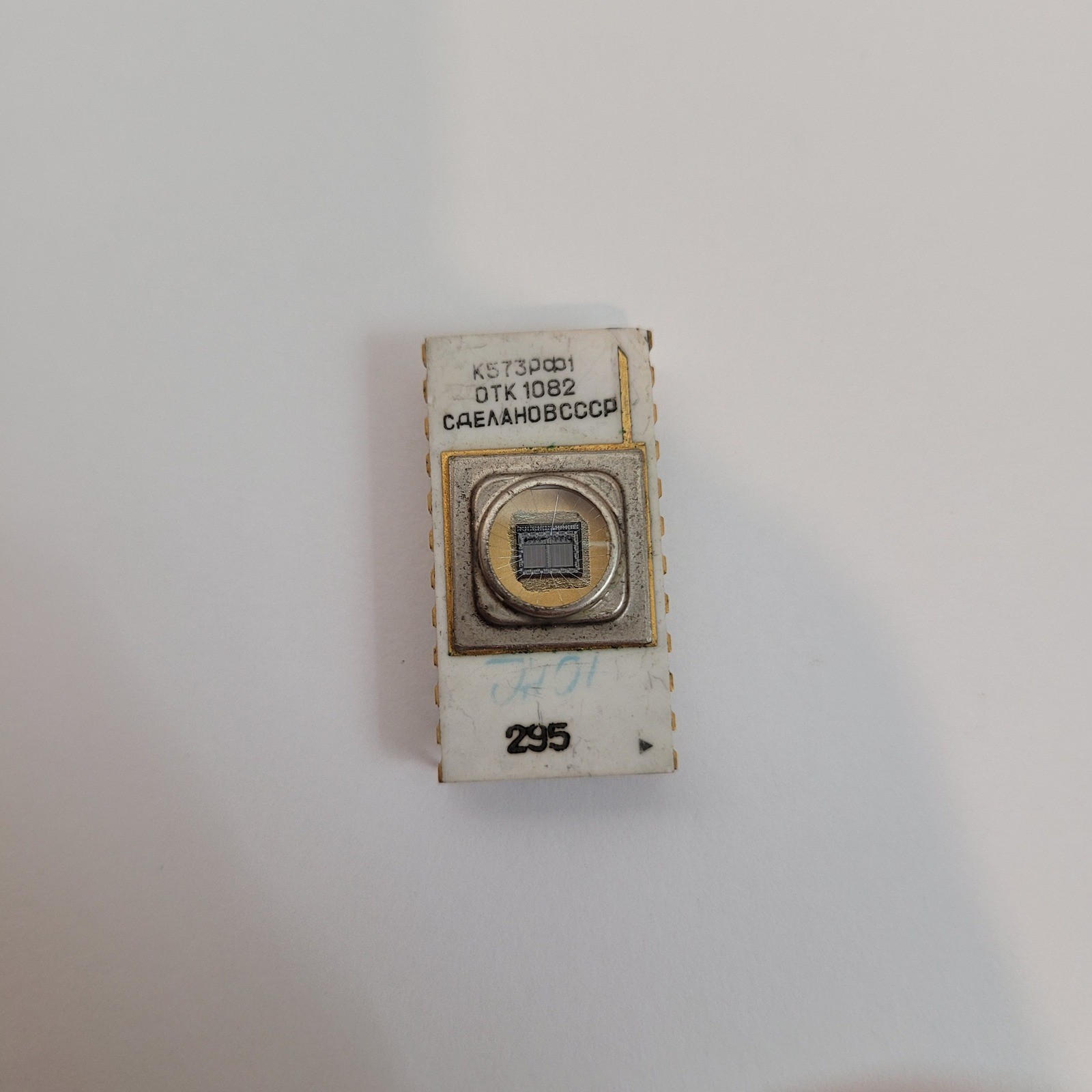 USSR K573RF1 EPROM Chip Soviet Vtg Ceramic Gold Quartz Window IC 295 OTK 1082