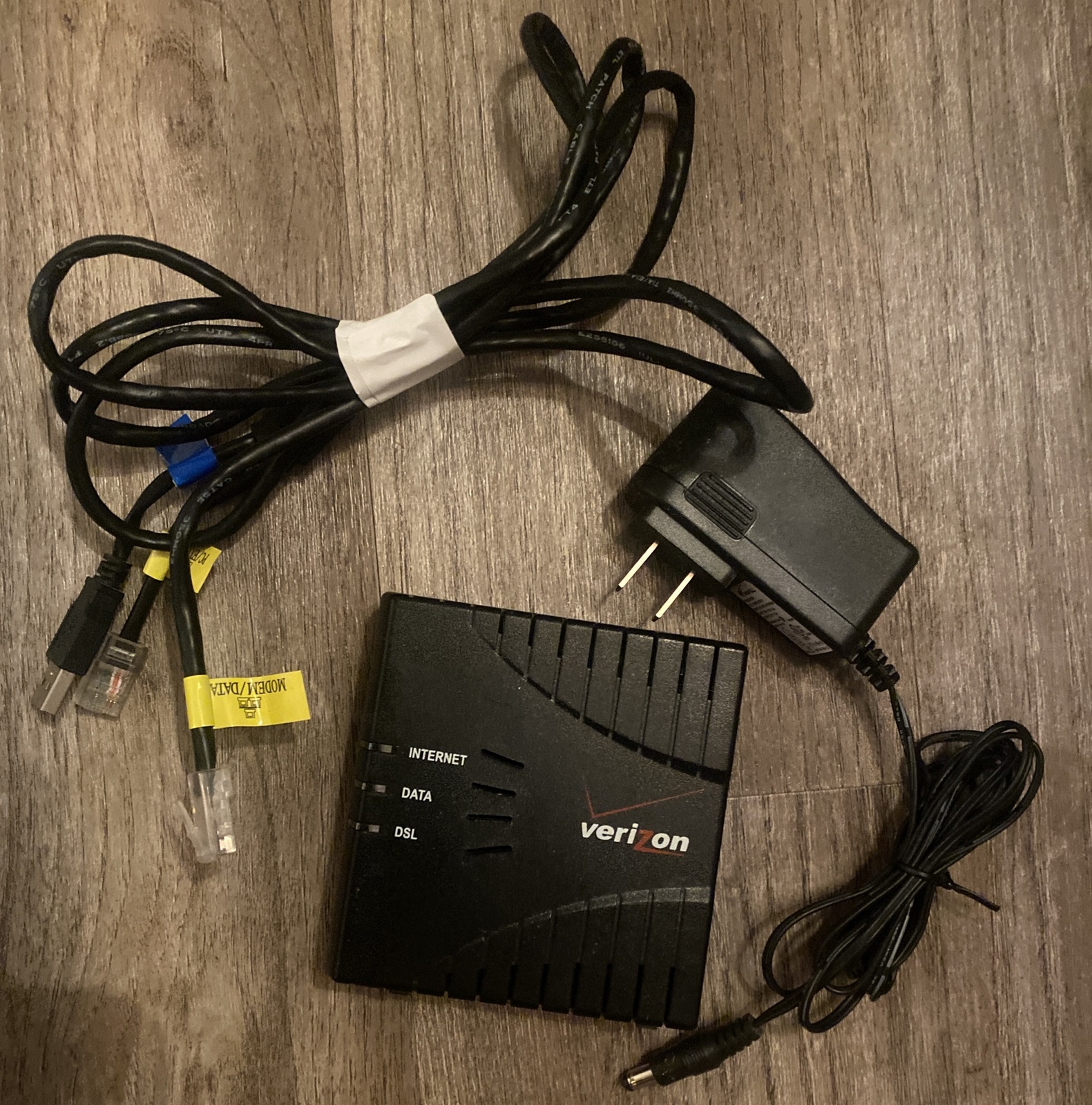 Westell F90-610025-06 ADSL2+ ROUTER w/adapter/ethernet-USB Combo cable