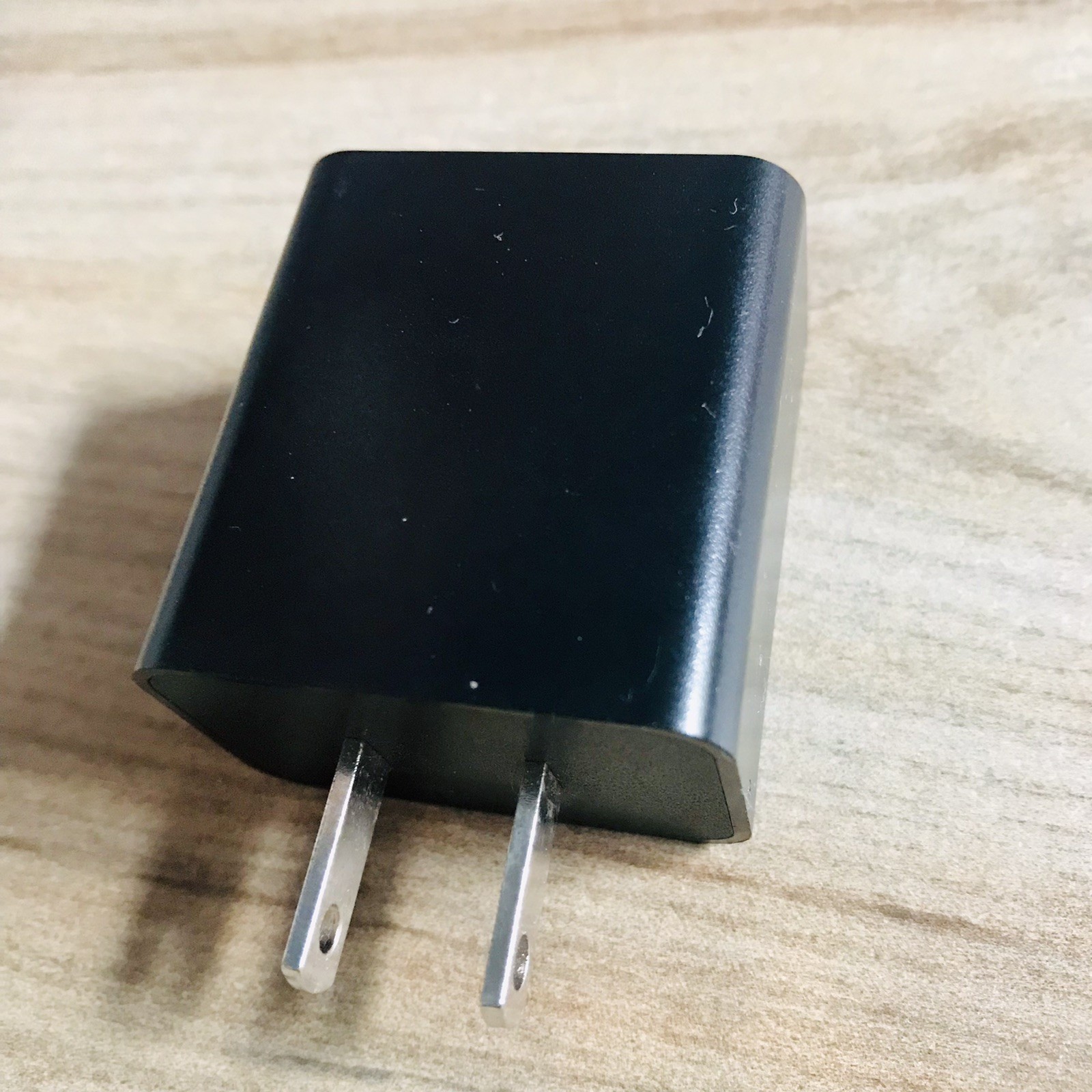 Power USB Adapter HNT-QC530 Input: 100-240V 0.6A, Output: 5V-3A, 9V-2A, 12V-1.5A