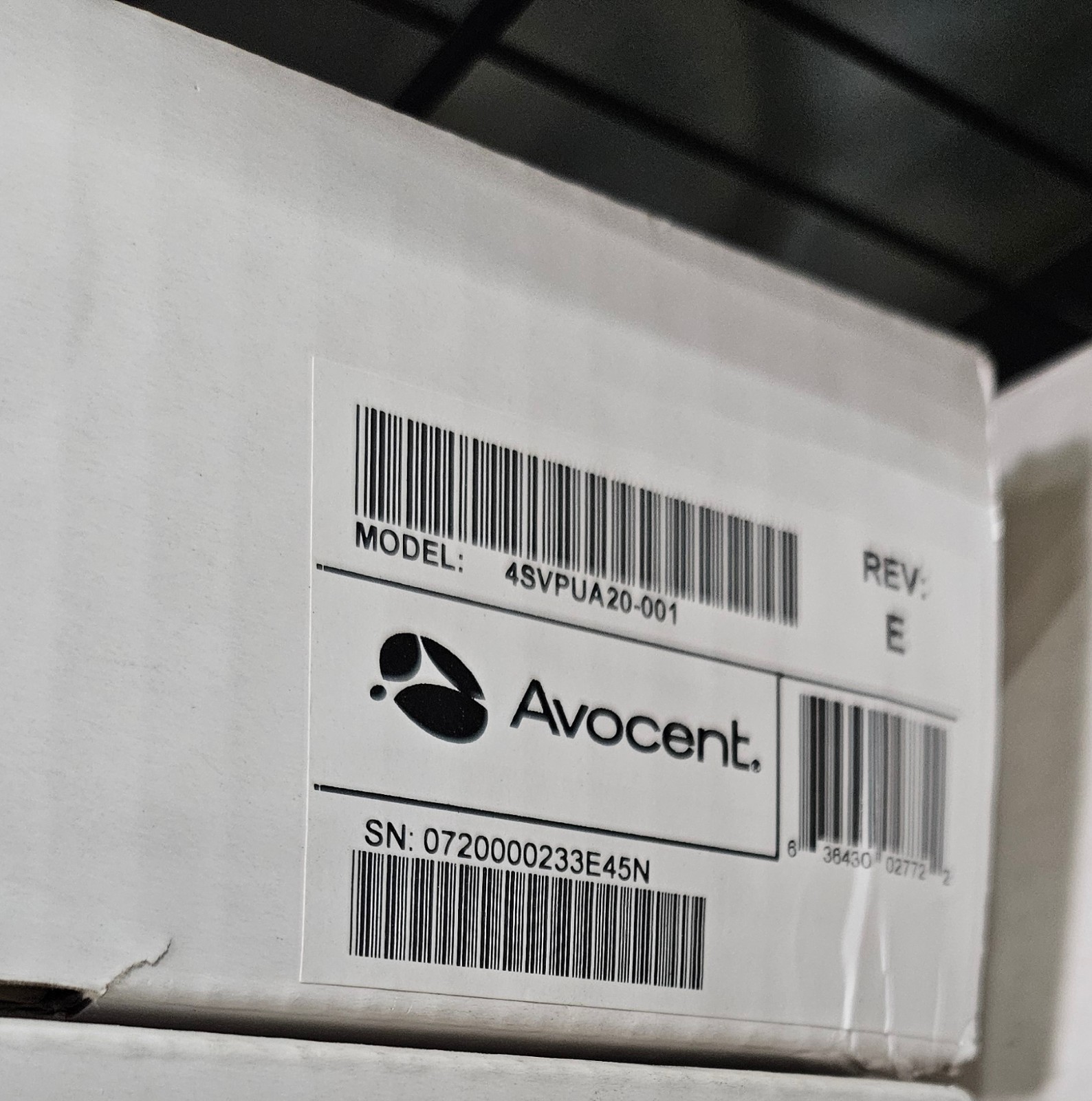 Avocent 4SVPUA20-001 SwitchView MM2 4-Port VGA USB PS2 KVM Switch Box New - NOS