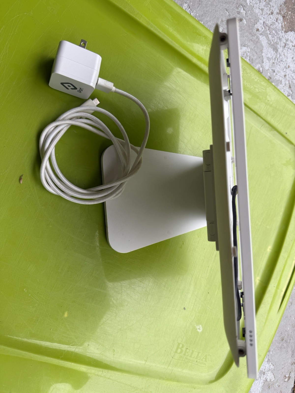 LUXEPORT ›iPort Case And Stand Works with: iPad mini 4 Used