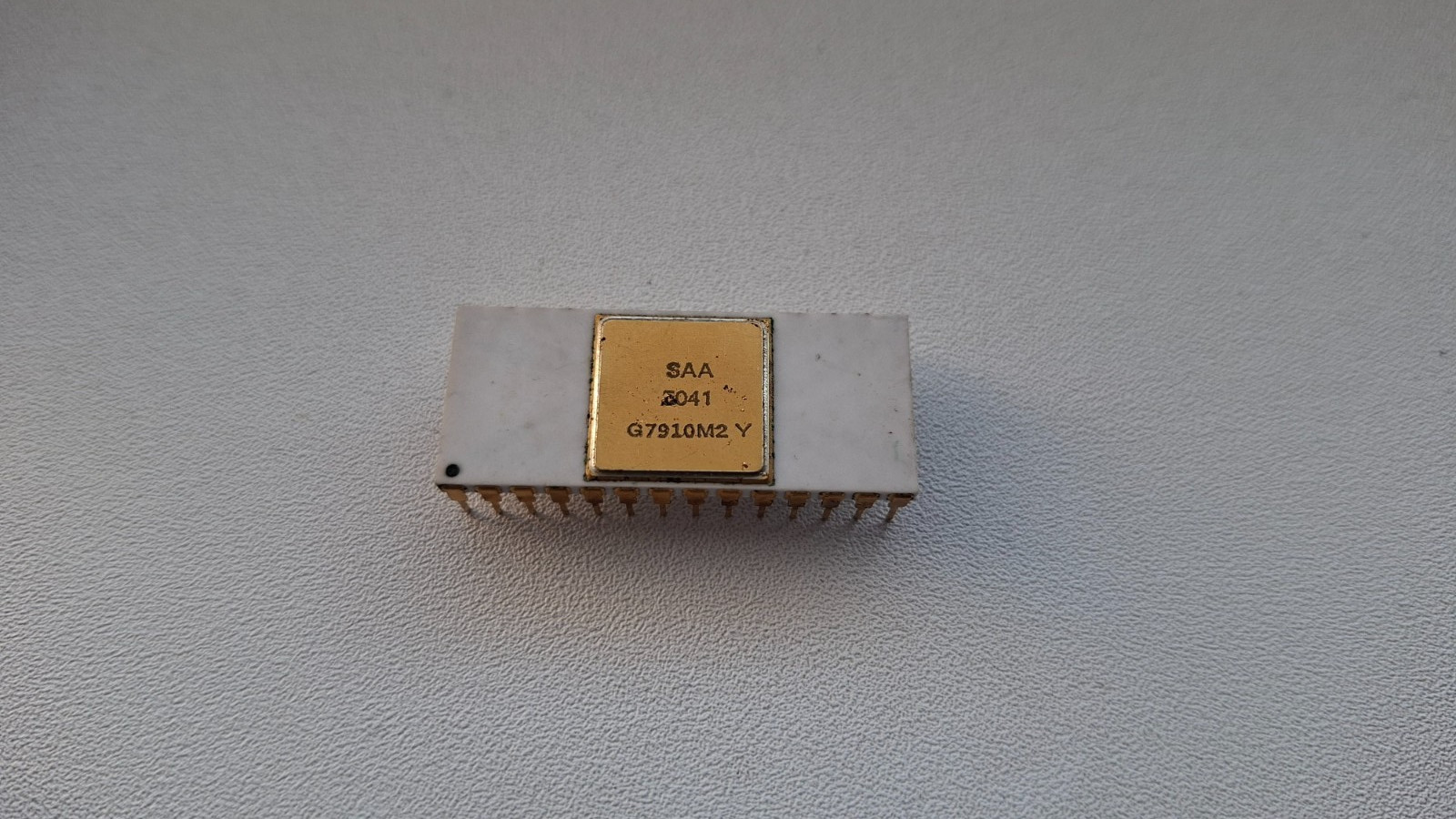 SAA5041 NMOS-IC/VTX-CTRL.+DATA rare GOLD version year 1979 vintage CPU GOLD