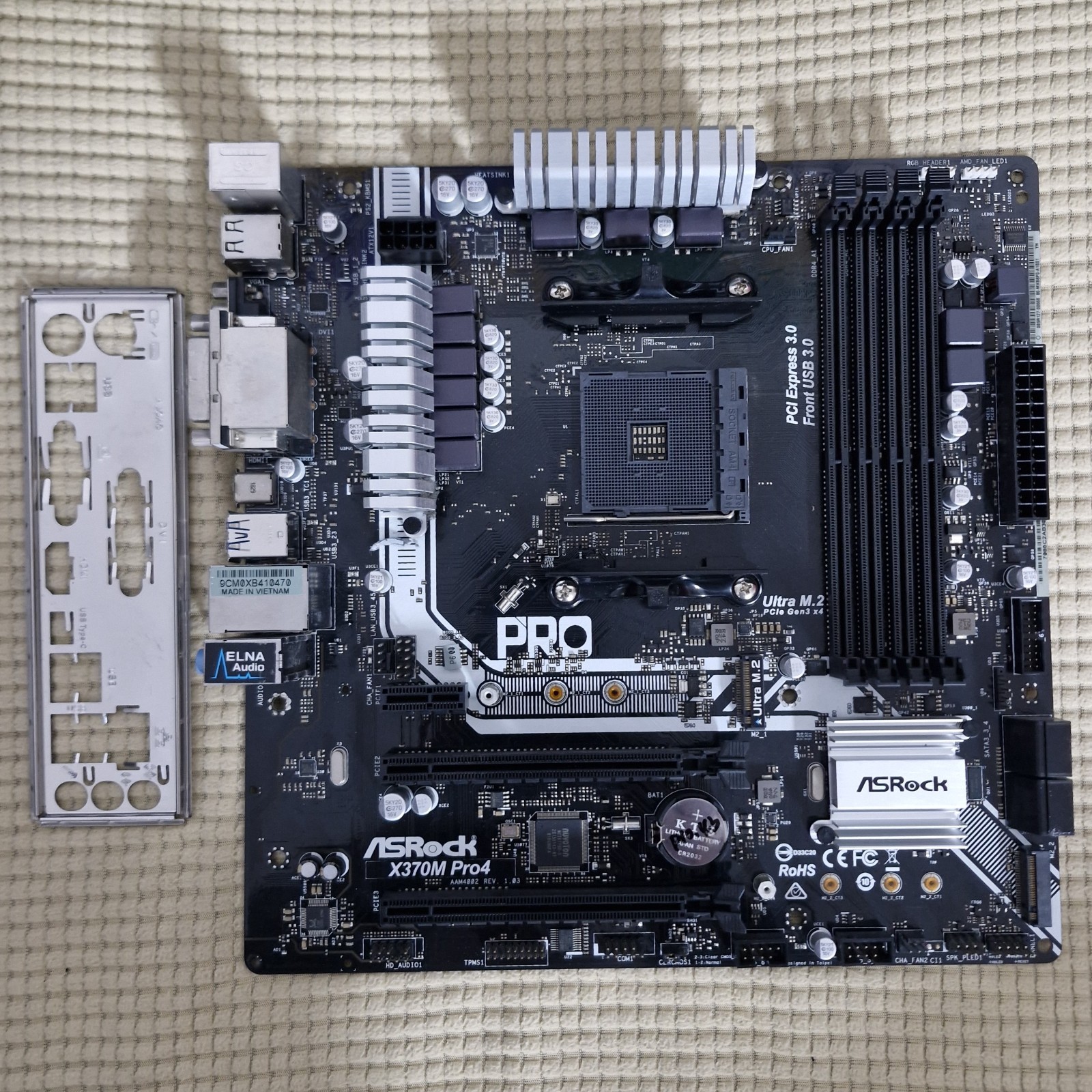 ASRock X370M PRO4 : AM4 X370 DDR4 mATX + IO-Shield