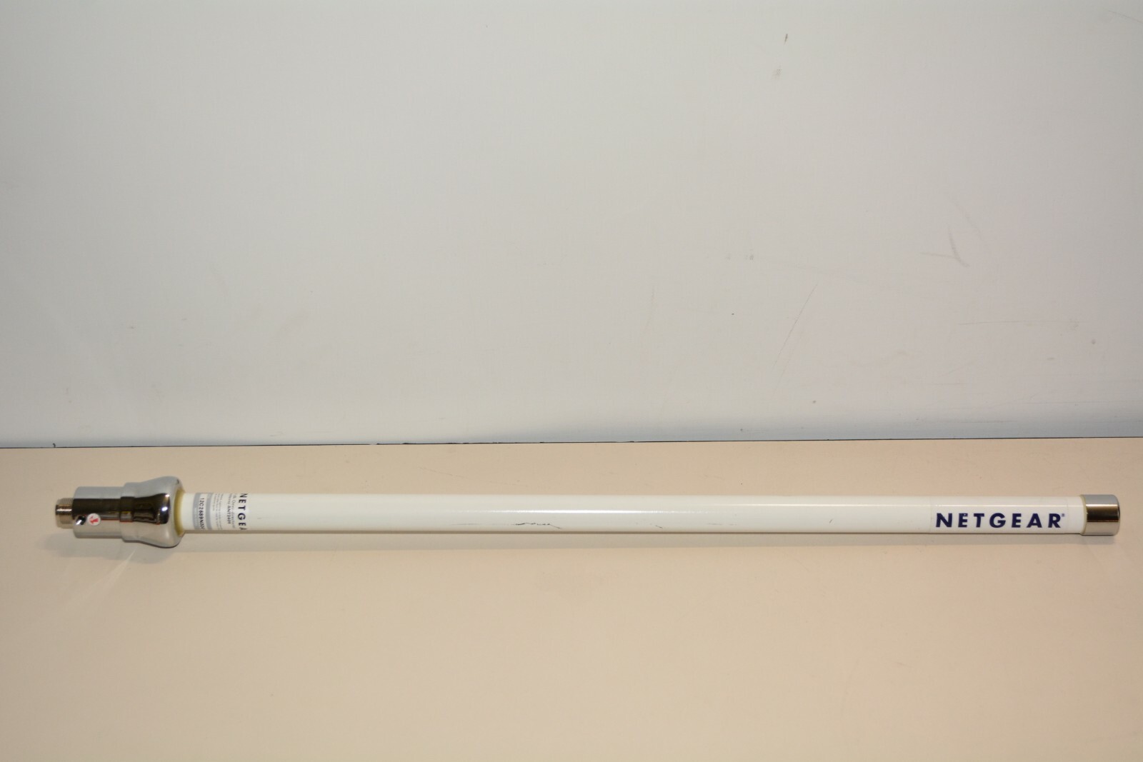 Netgear ANT2409 NETGEAR ProSAFE Indoor/Outdoor 9 dBi Omni-Directional Antenna
