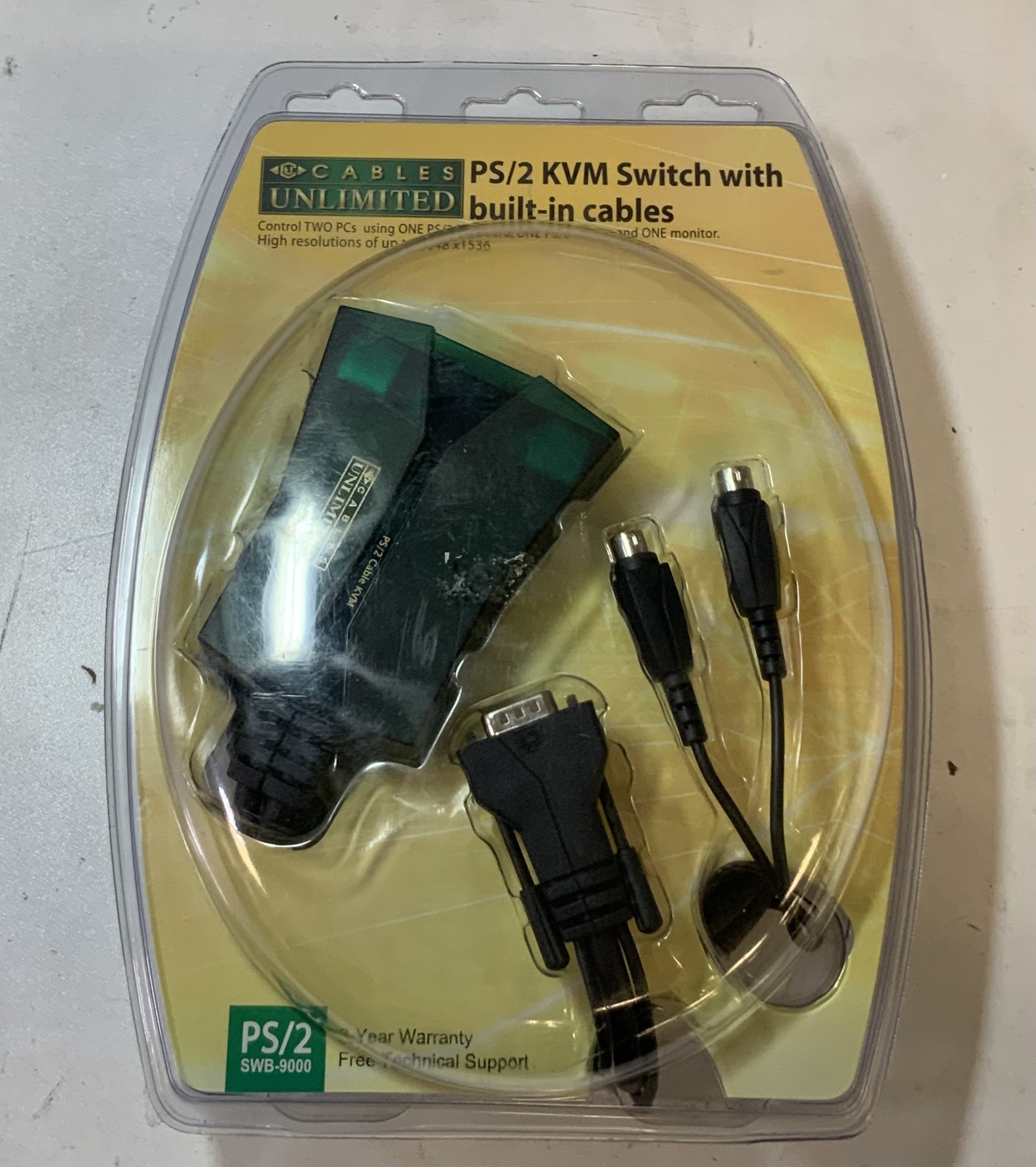 Cables Unlimited PS/2 KVM Switch with Built-in Cables, Black "D5C"