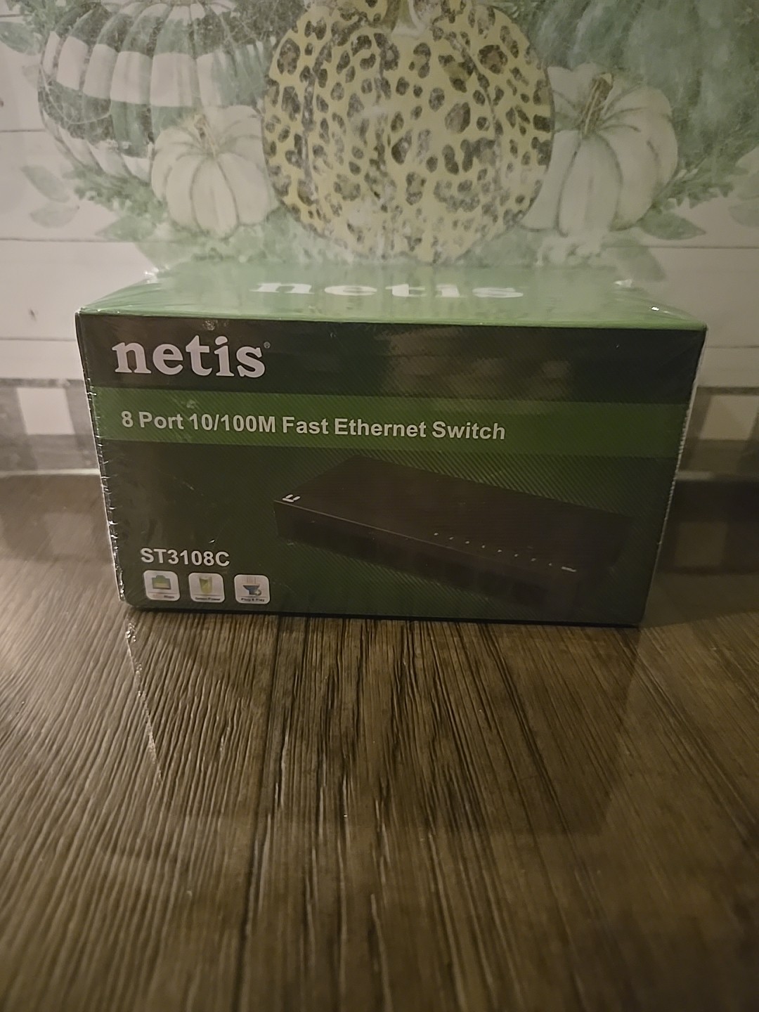 Netis ST3108C 8-Port 10/100Mbps Desktop Fast  Ethernet Switch