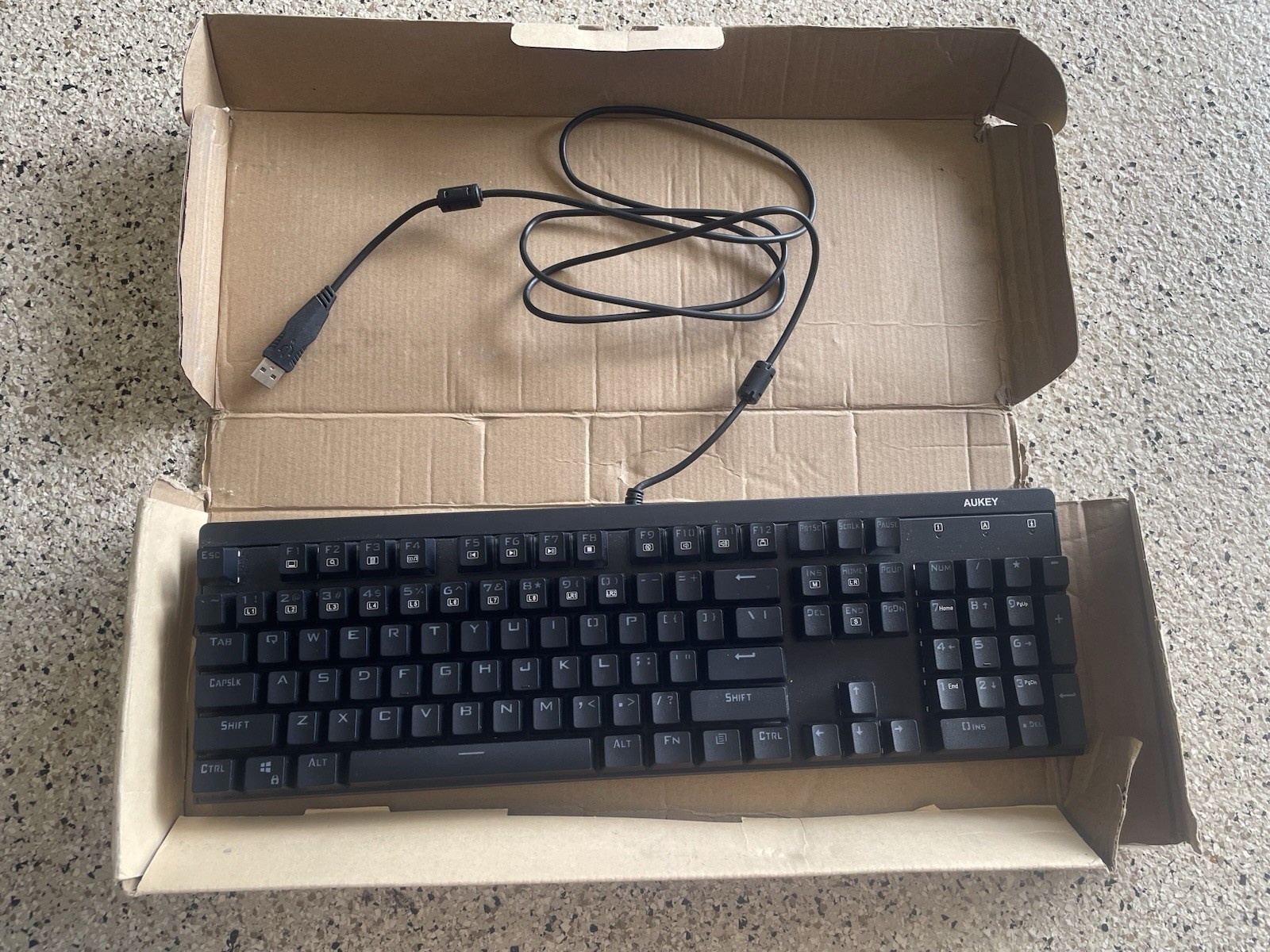 AUKEY KM-G6 Mechanical Gaming Keyboard LED Backlit Blue Switch 104 Key USB OEM