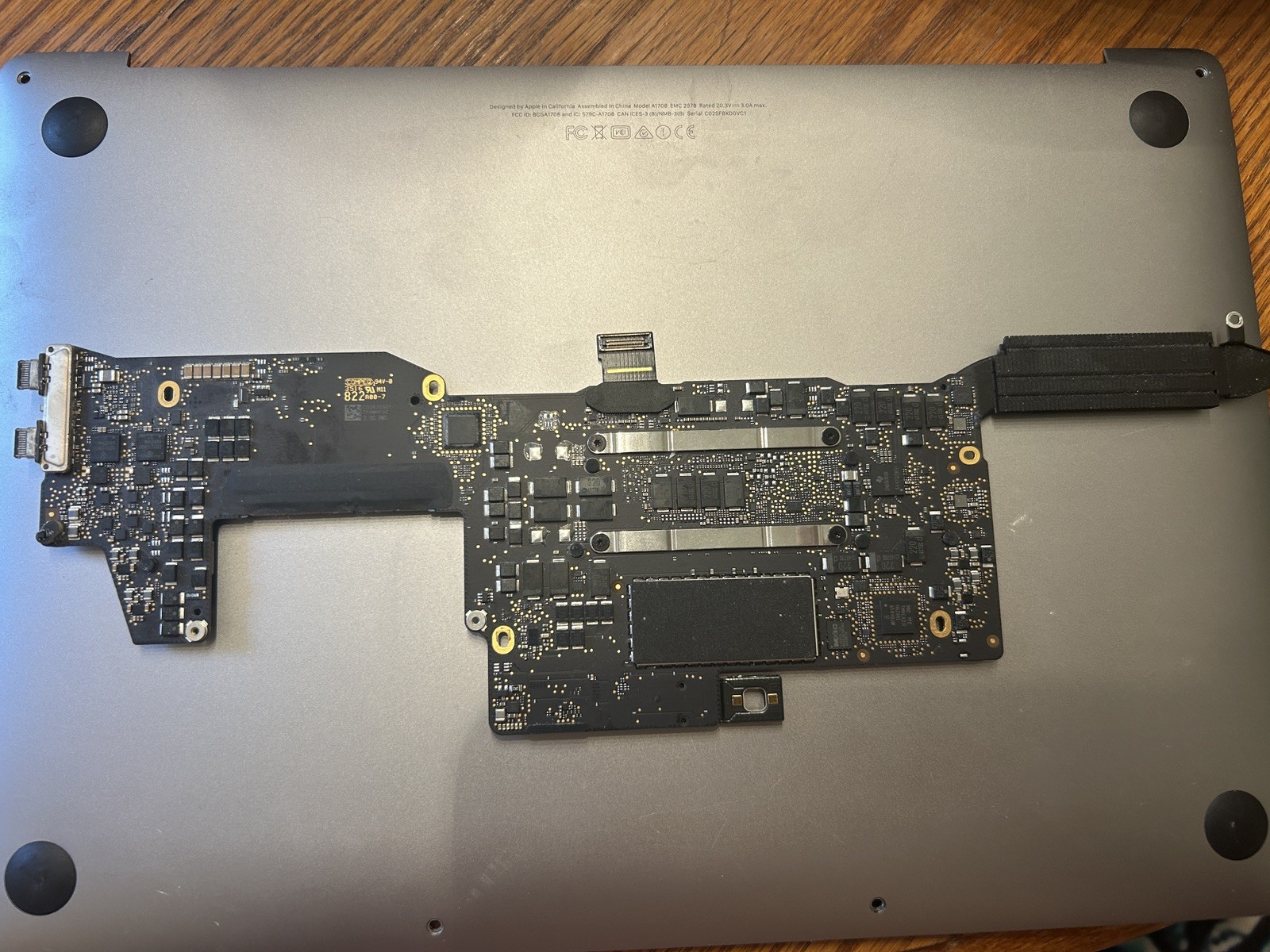 Apple MacBook Pro A1708 Logic Board 820-00875-A i5/8GB – No Power AS-IS