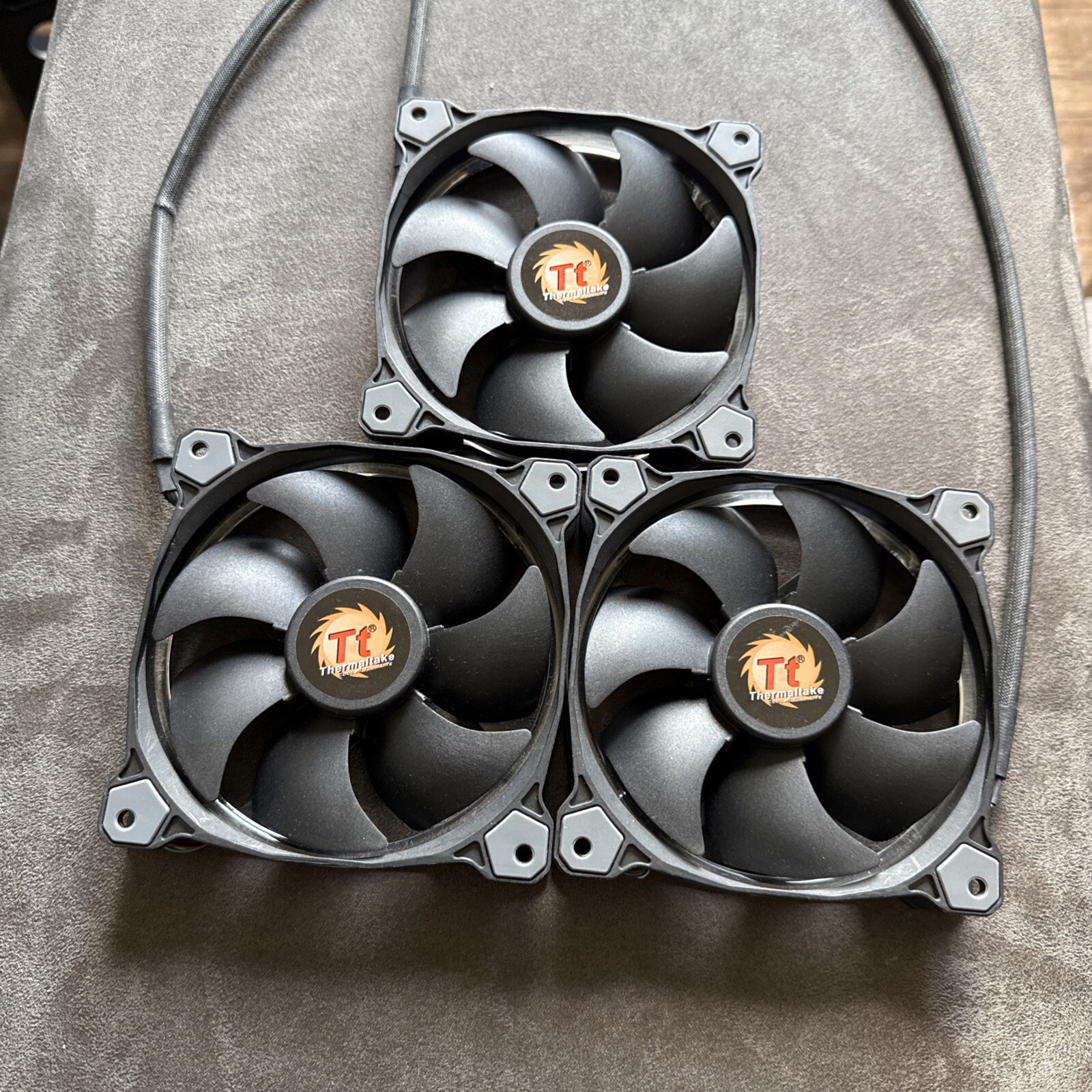 Thermaltake Riing Plus 12 LED RGB TT-1225 Single Fan CL-F059-PL12SW-A