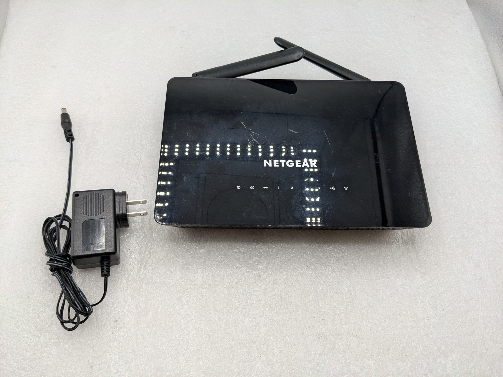 NETGEAR R6220 AC1200 Smart WiFi Router bundle with AC Adapter - 