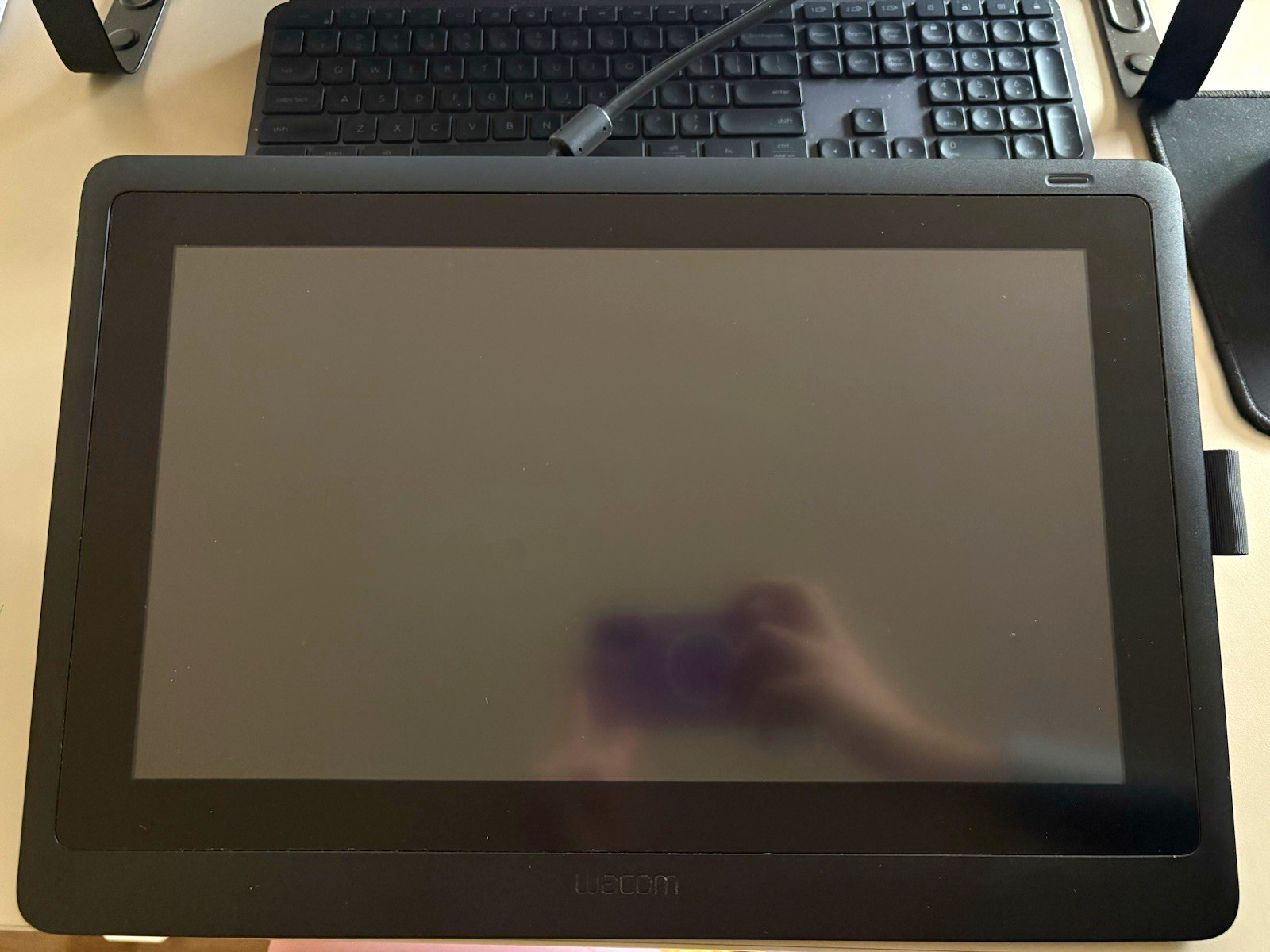 Wacom DTK-1660 Cintiq LCD 16” Display Graphics Tablet w/ Pen, pen case, STAND