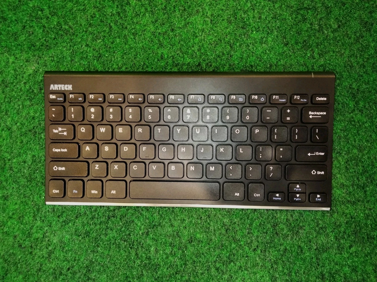 Arteck Slim English QWERTY Wireless Keyboard HW086 Black Metal Keyboard ONLY