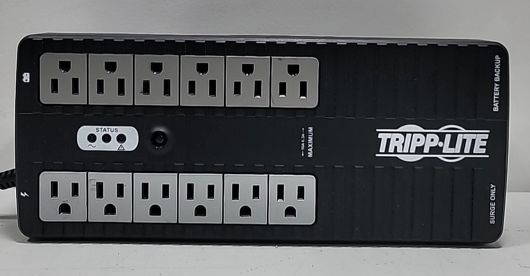 Tripp Lite UPS Battery Backup – 750VA / 450W – Model INTERNET750U – Good Battery