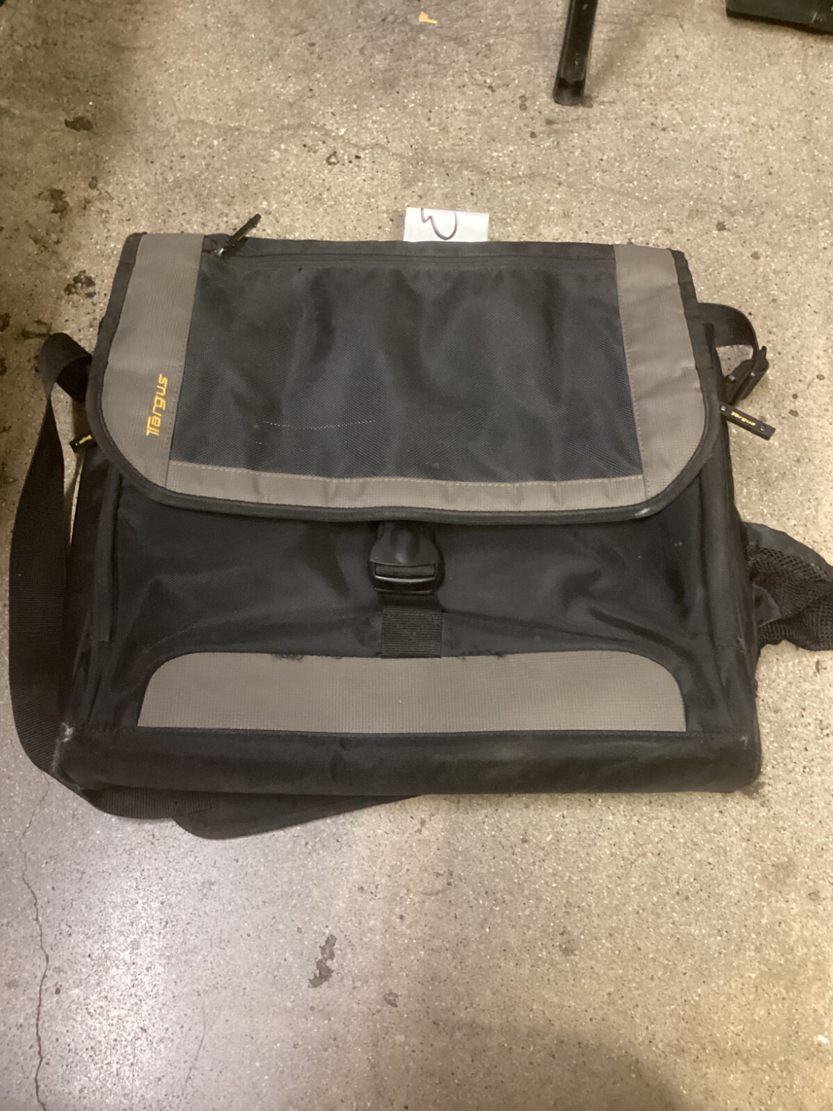 Targus CityGear Mini Messenger iPad, Tablet, Netbook Bag Case Fits 10"X8"X2"