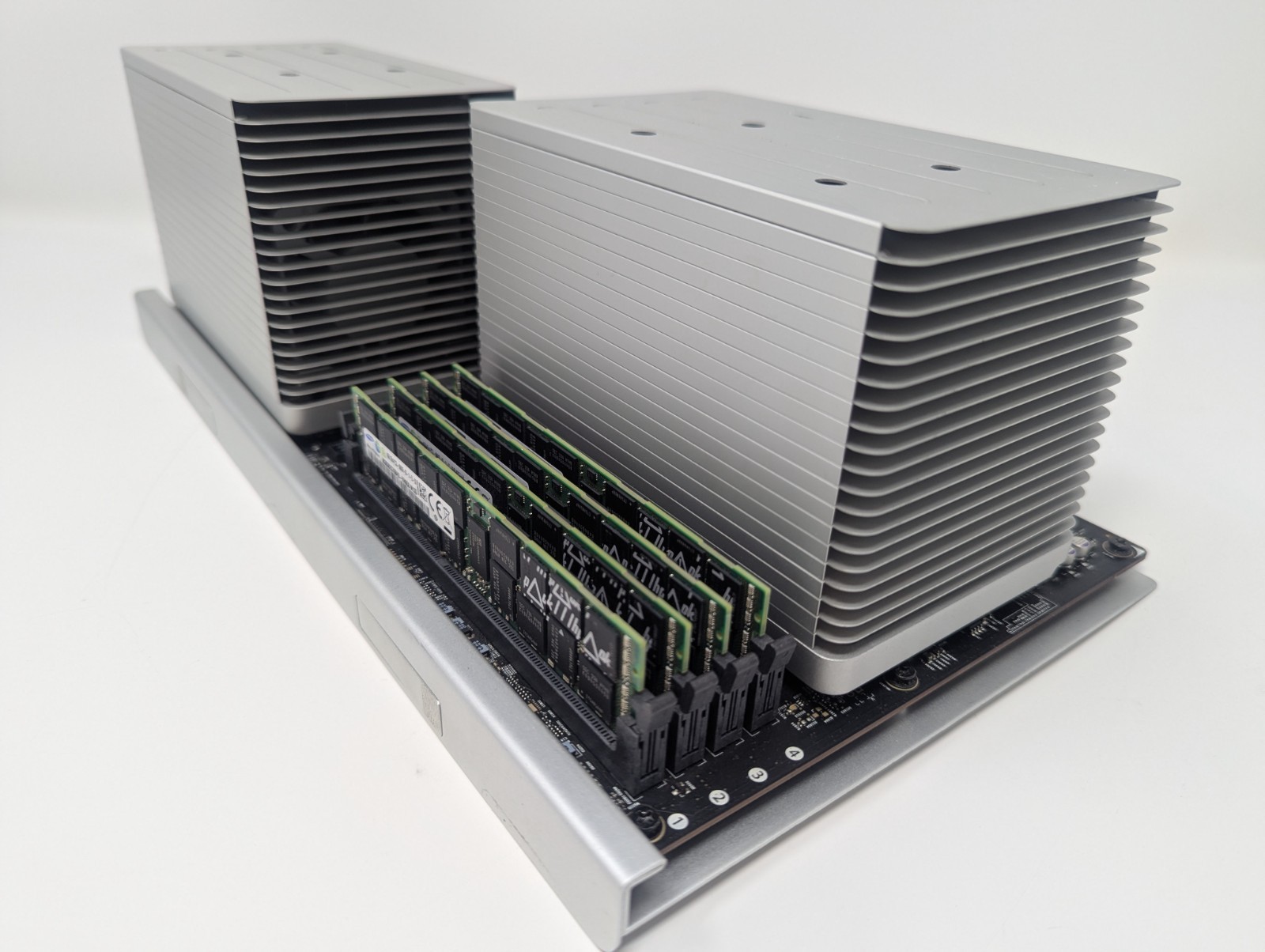 2009 Mac Pro Upgrade Tray 3.46 12 Core 128 GB 1333 Ram