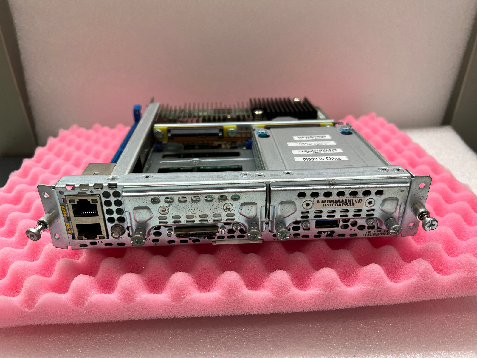 ucs-e160s-m3/k9 Cisco UCS-E160S-M3/K9 UCS E-Series Hhd hare disk 1gb dram
