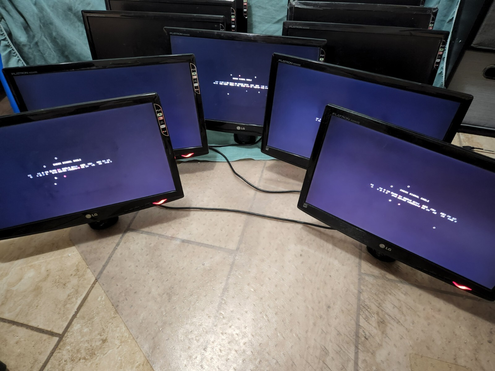 LG Flatron  W2043SE  Monitors  Without Stand  Mount ready. Need a quick Lab