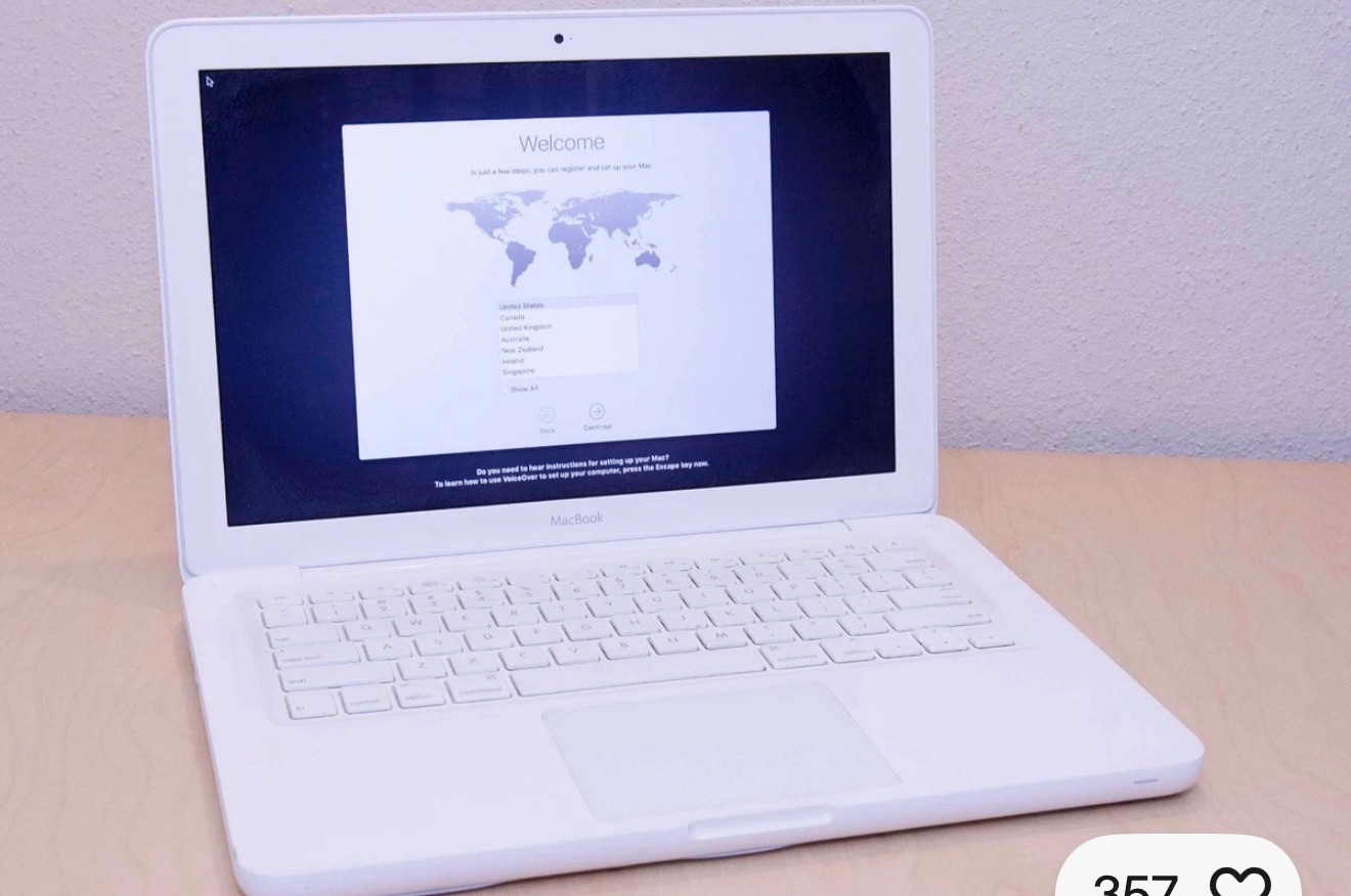 Apple MacBook Unibody 13.3" - 2.26GHz Intel C2D| 2GB RAM| 250GB HD| W/Charger