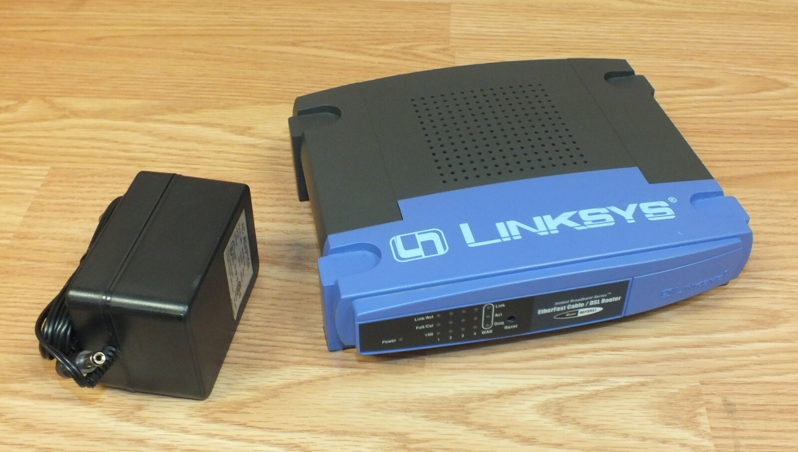 Linksys EtherFast 100 Mbps 4-Port 10/100 Wired Cable/DSL Router BEFSR41 Ver 2.1
