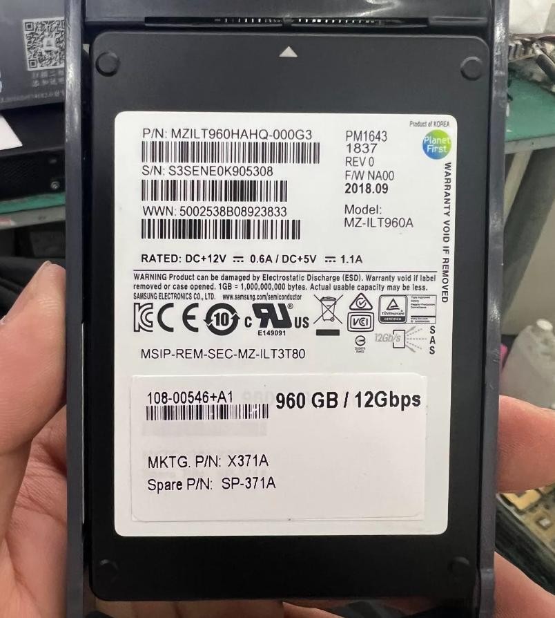 Samsung PM1643 960GB SSD NETAPP 2.5" SAS 12Gbps MZ-ILT960A MZILT960HAHQ-000G3