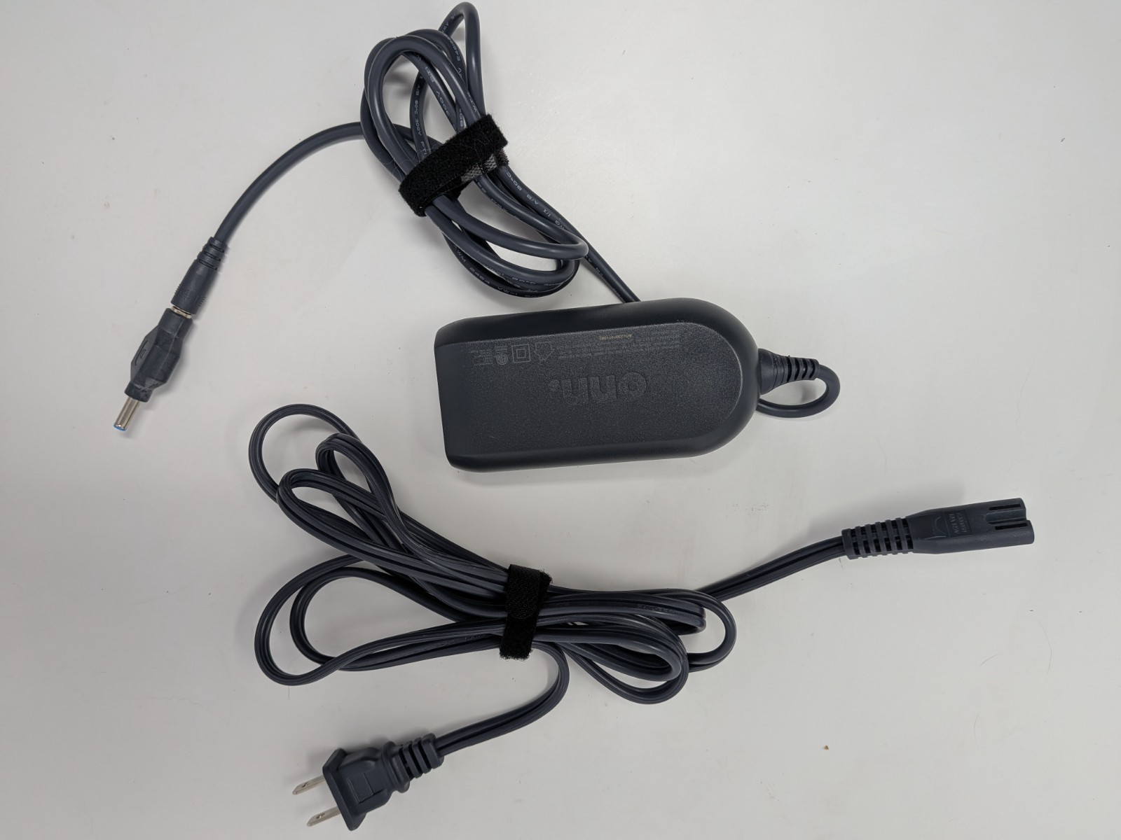 ONN ADS-65QI-19A-2 65W Universal Laptop Charger with 1 Interchangable Tip