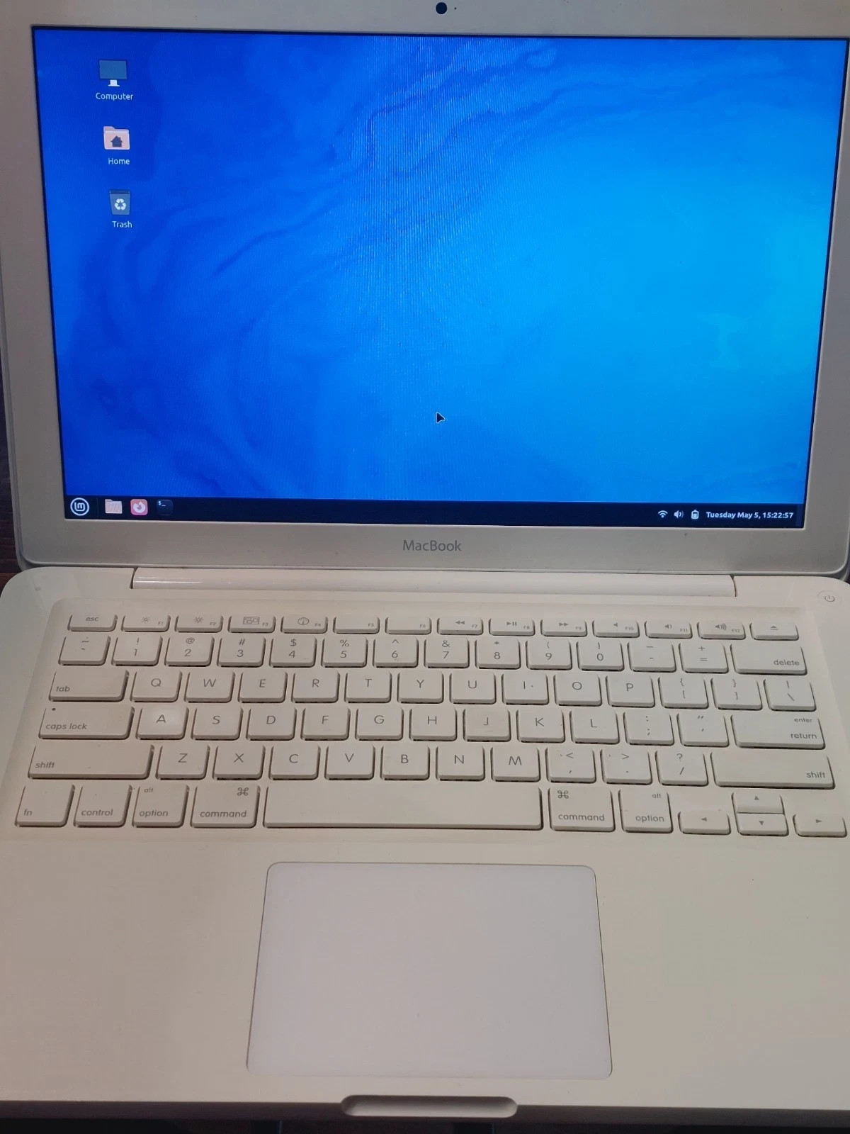 Apple Unibody 13” 2.4 GHz  3 GB RAM MACBOOK / XFCE LINUX