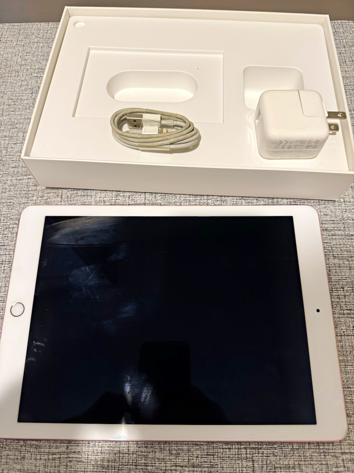 Apple iPad Pro 9.7in Wi‑Fi Tablet Gray 128MB Lightning MPN A1673 Pencil Bundle
