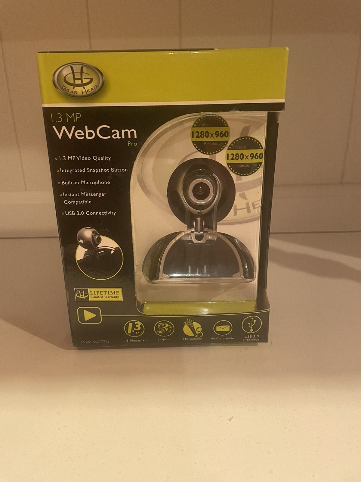 GearHead Quick WebCam Night Vision - 1.3MP Resolution, Built-in Microphone 
